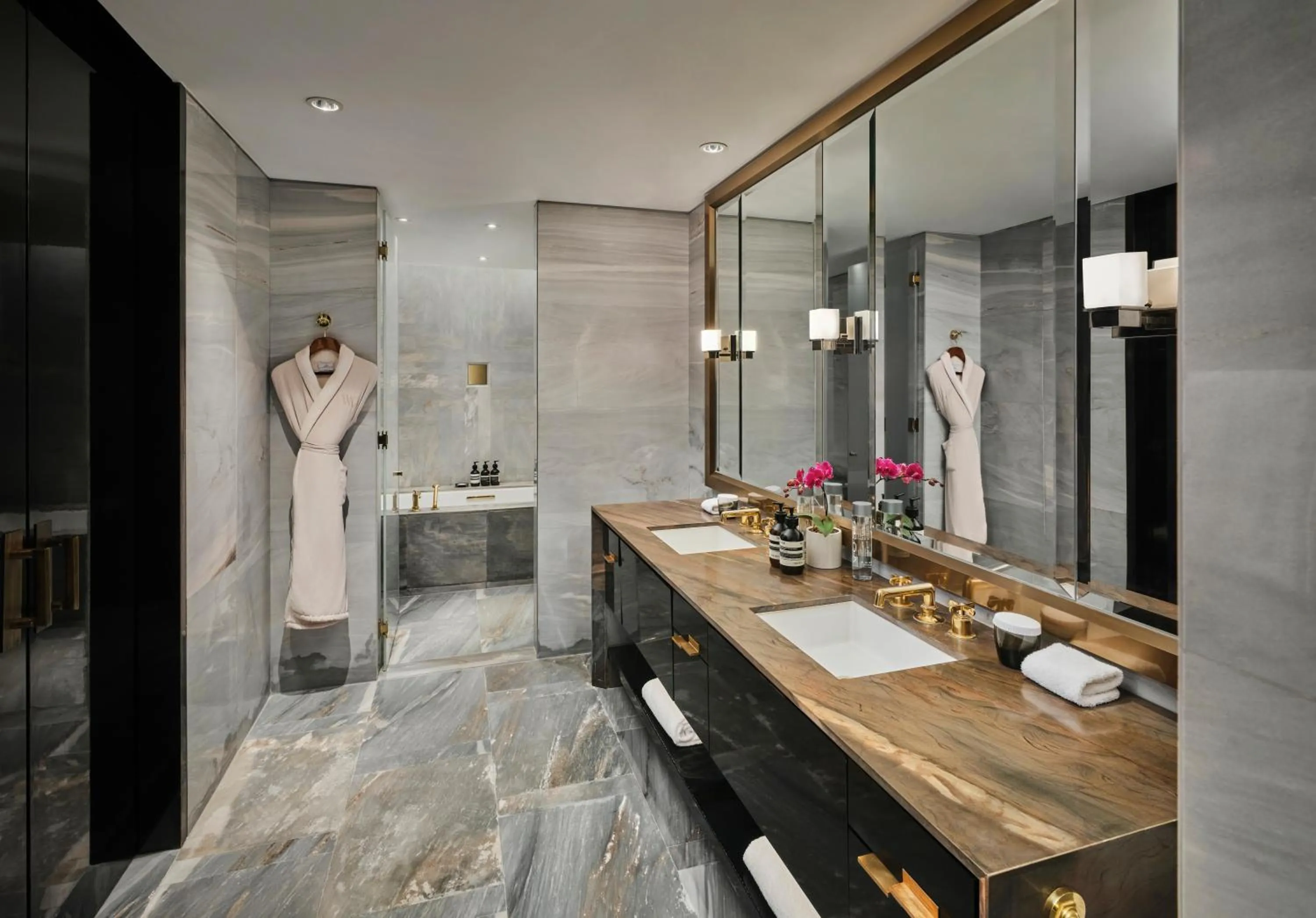 Bathroom in Waldorf Astoria Beijing