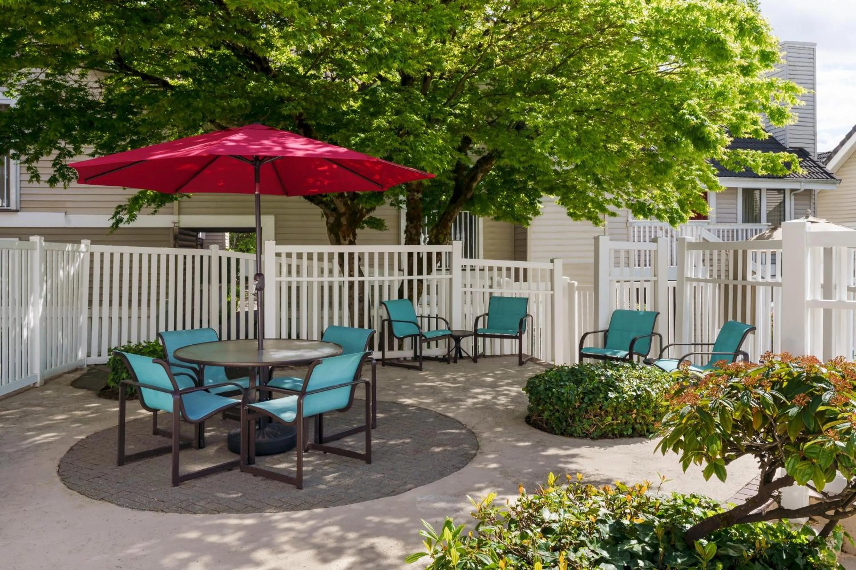 Patio in Residence Inn by Marriott Seattle/Bellevue