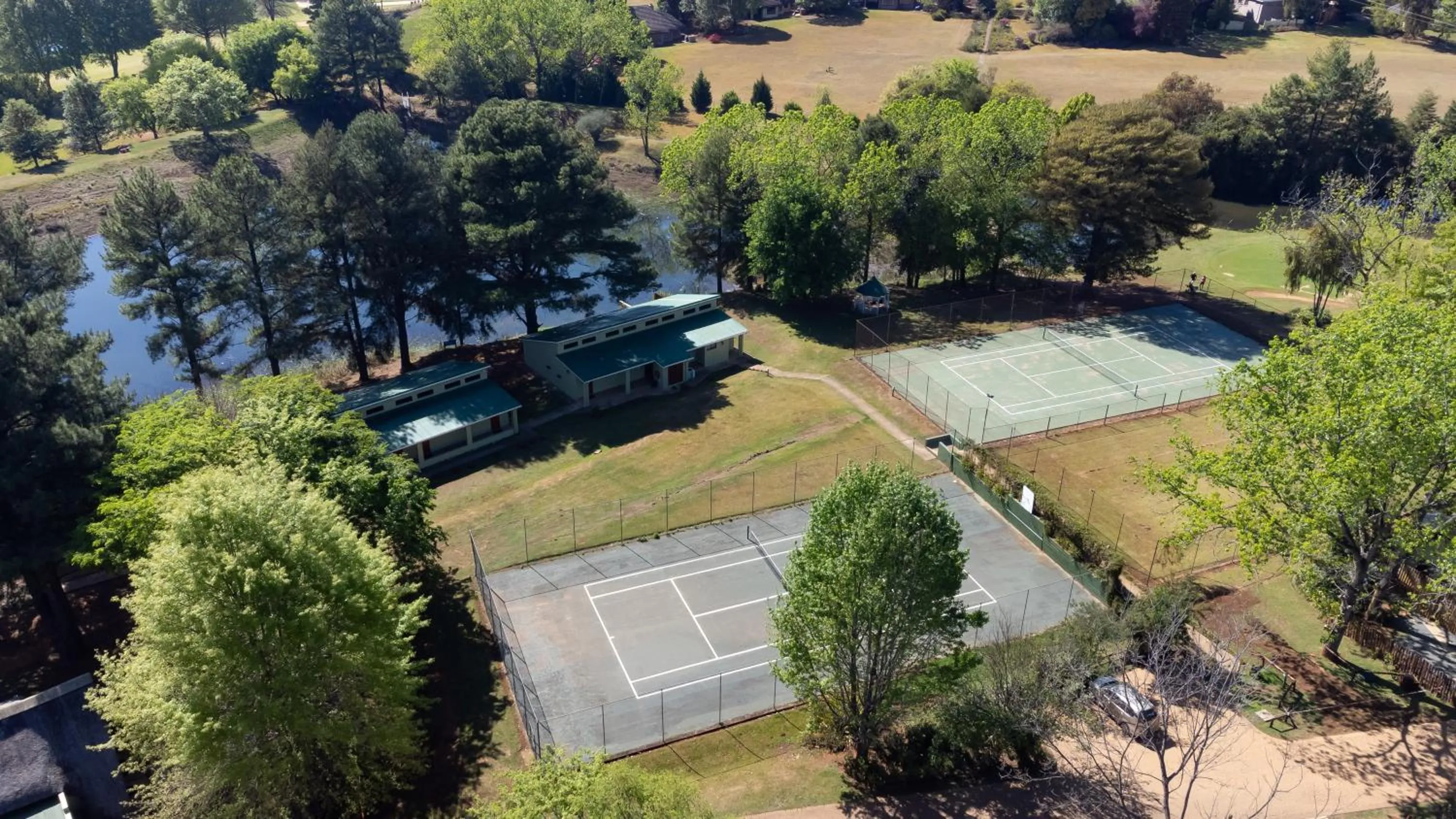 Tennis court in Gooderson Monks Cowl Golf Resort