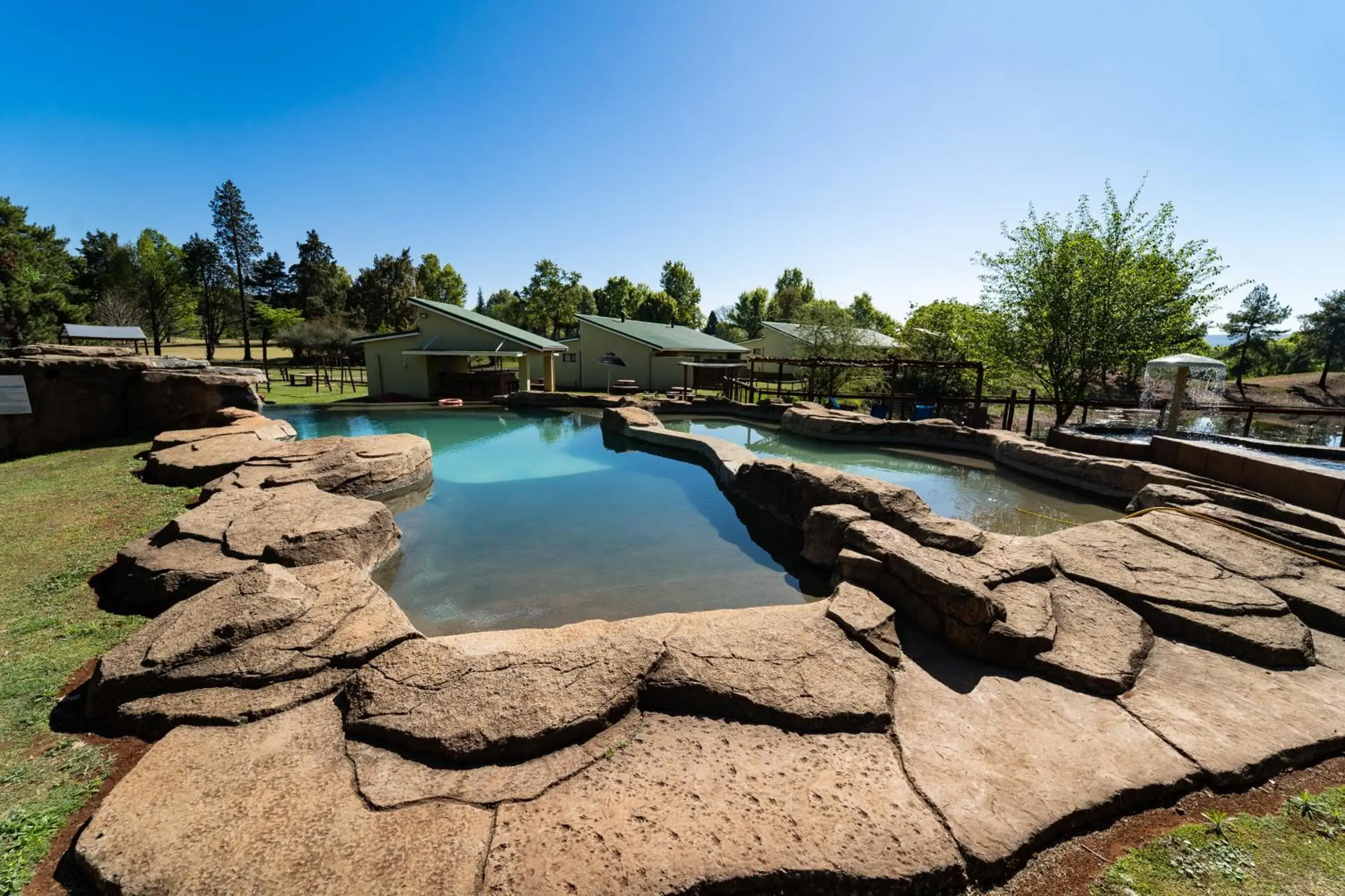 Swimming pool in Gooderson Monks Cowl Golf Resort Swimming pool in Gooderson Monks Cowl Golf Resort