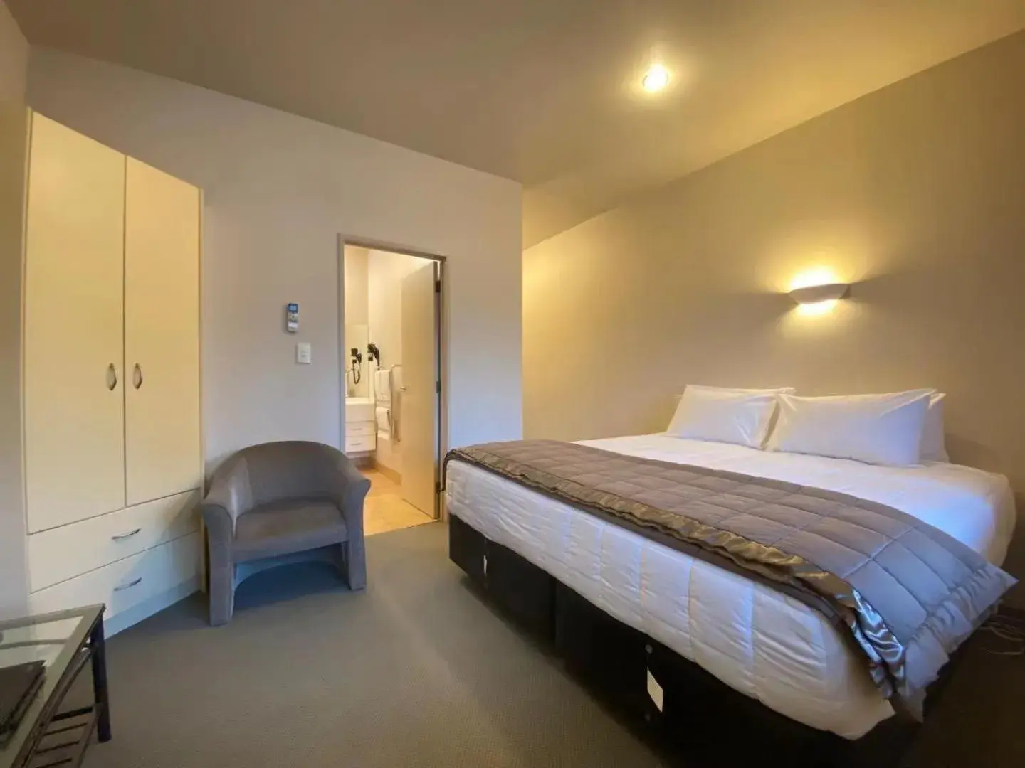 Queen Studio - Disability Access in Southgate Motor Inn Queen Studio - Disability Access in Southgate Motor Inn