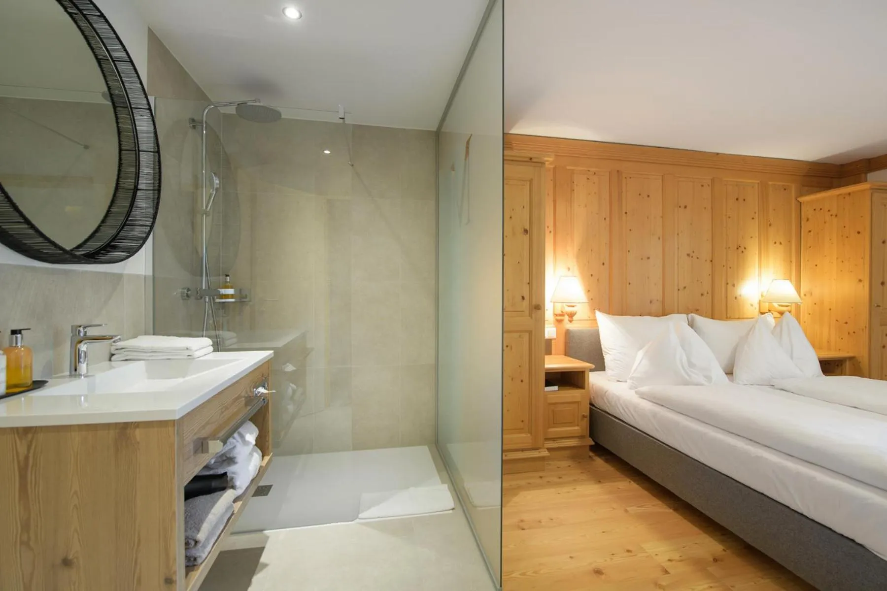 Bathroom, Bed in Hotel Moselebauer