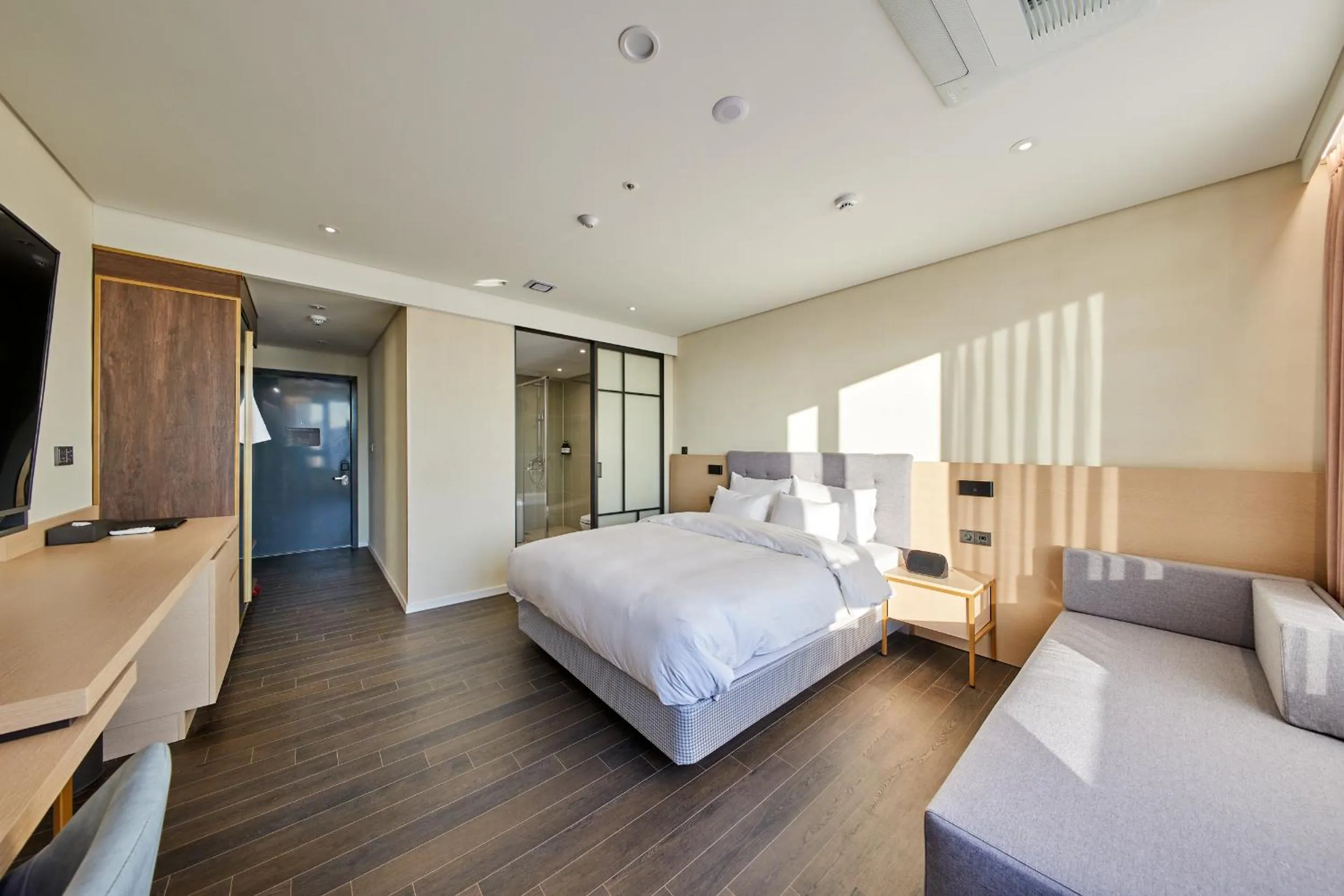 Photo of the whole room in Gwangju H1 Hotel