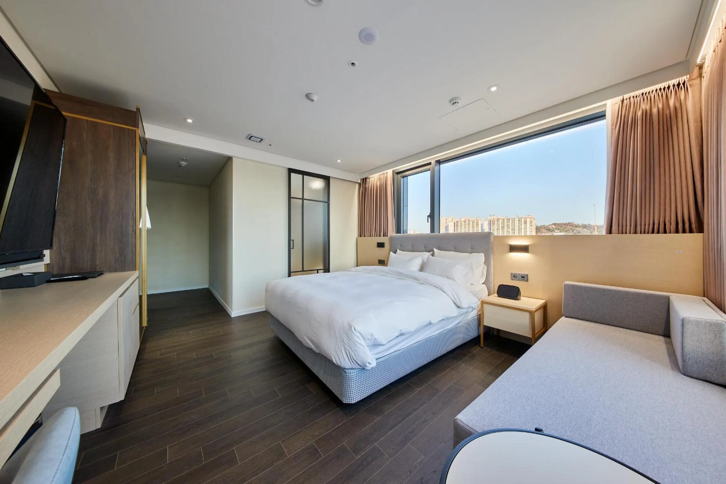 Photo of the whole room in Gwangju H1 Hotel