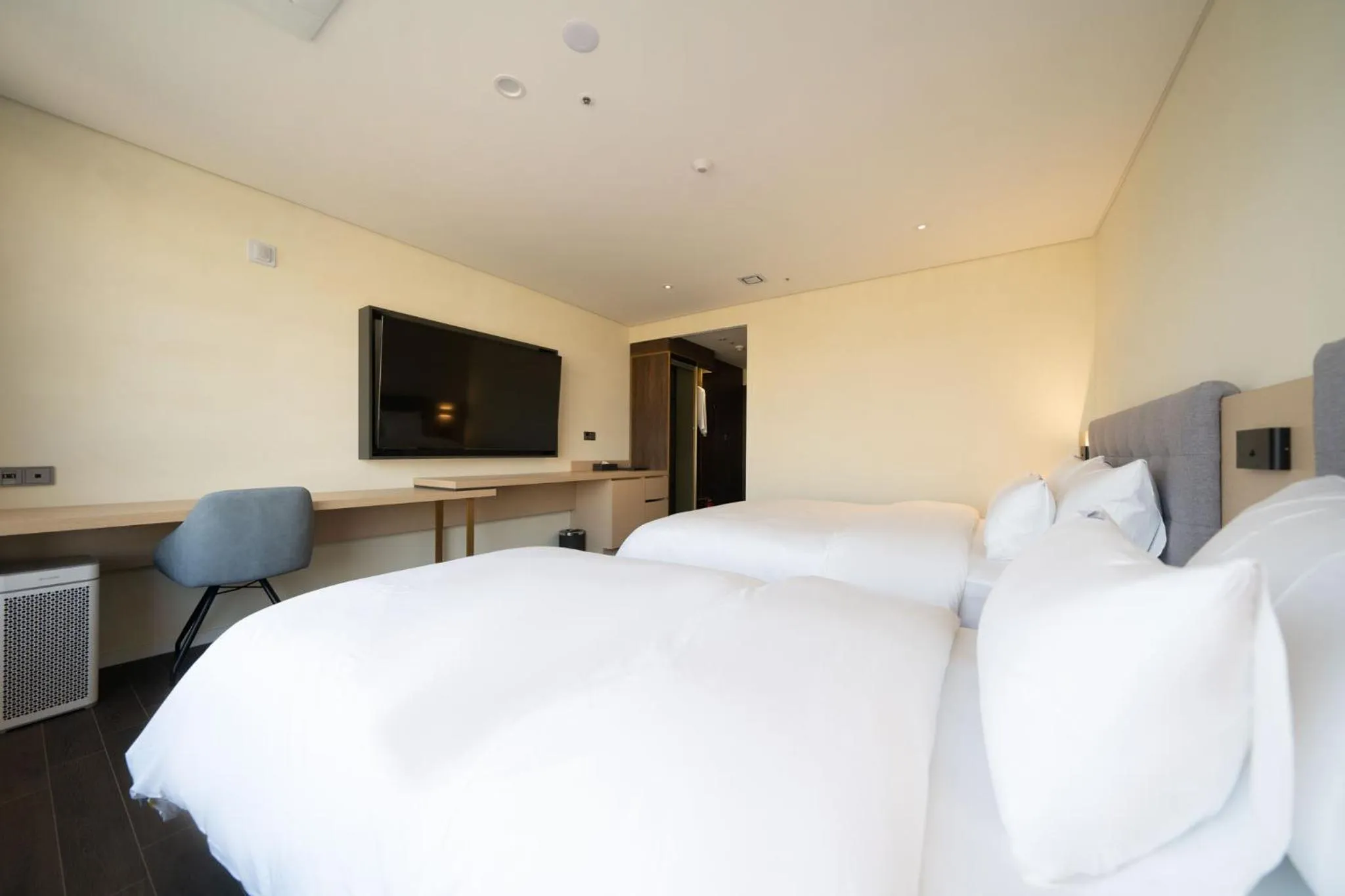 Photo of the whole room in Gwangju H1 Hotel