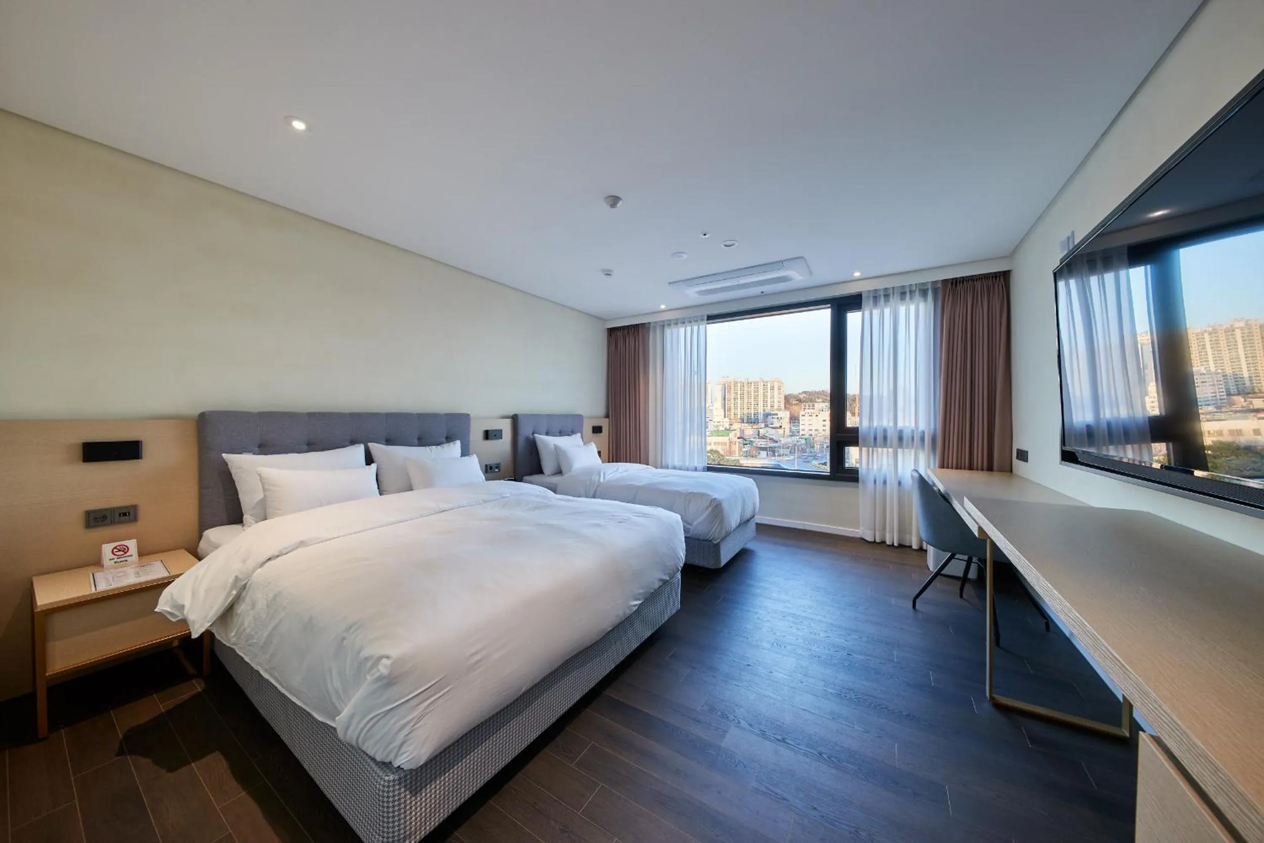 Photo of the whole room in Gwangju H1 Hotel