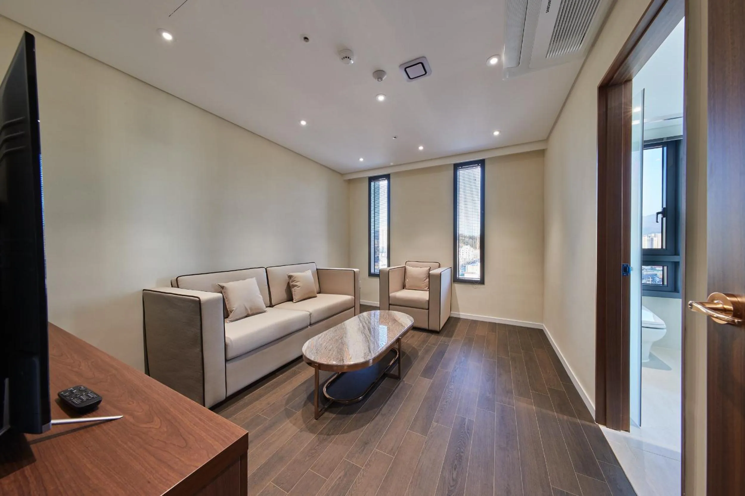 Living room in Gwangju H1 Hotel
