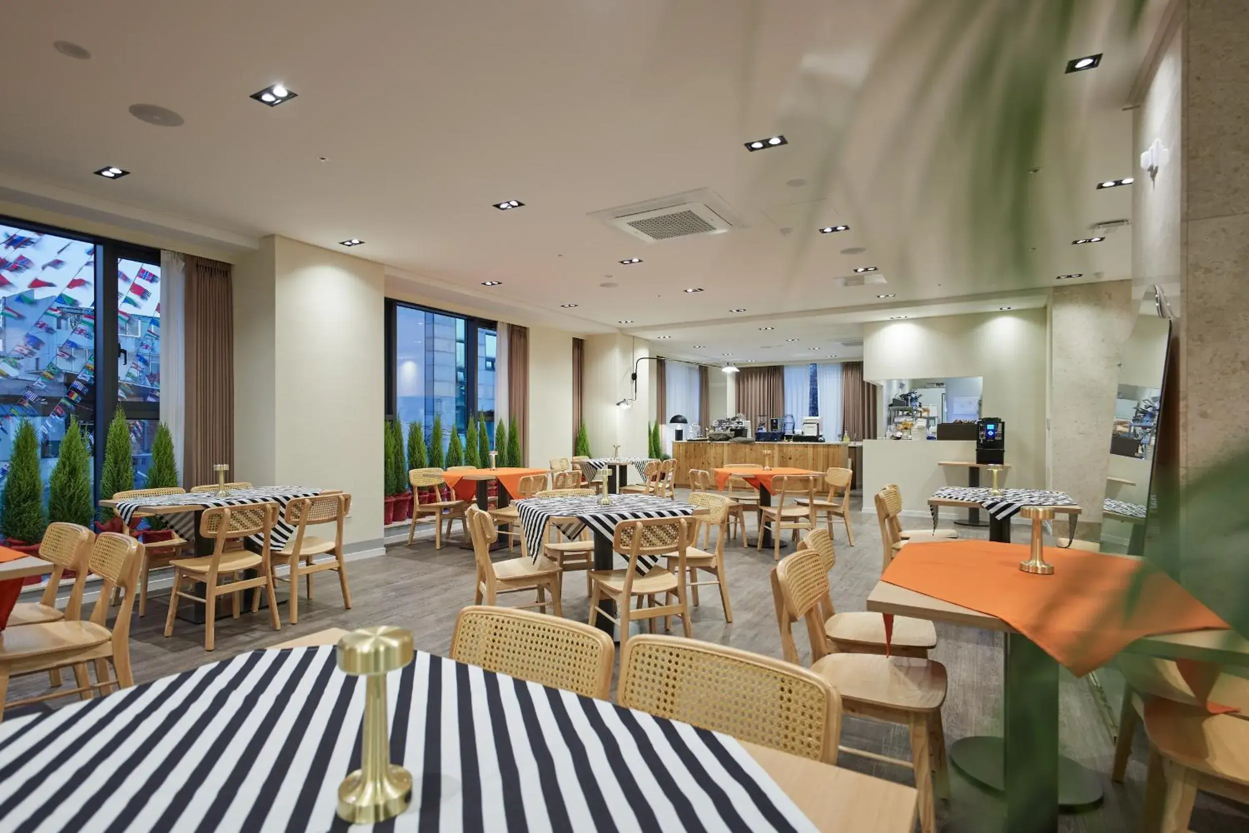 Restaurant/places to eat in Gwangju H1 Hotel Restaurant/places to eat in Gwangju H1 Hotel