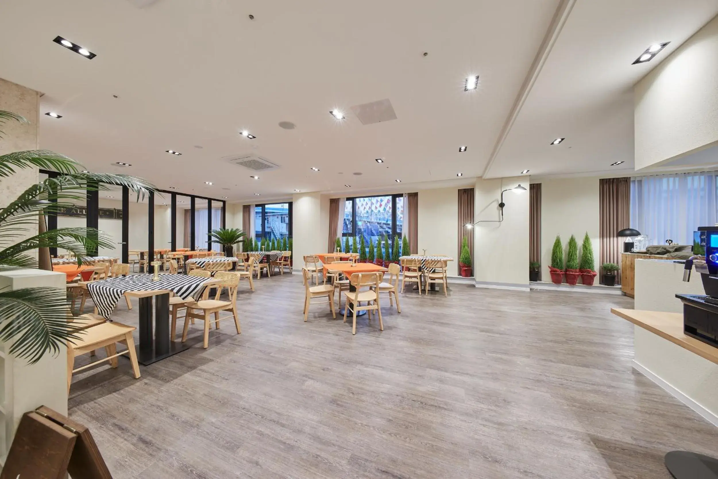 Restaurant/places to eat in Gwangju H1 Hotel Restaurant/places to eat in Gwangju H1 Hotel