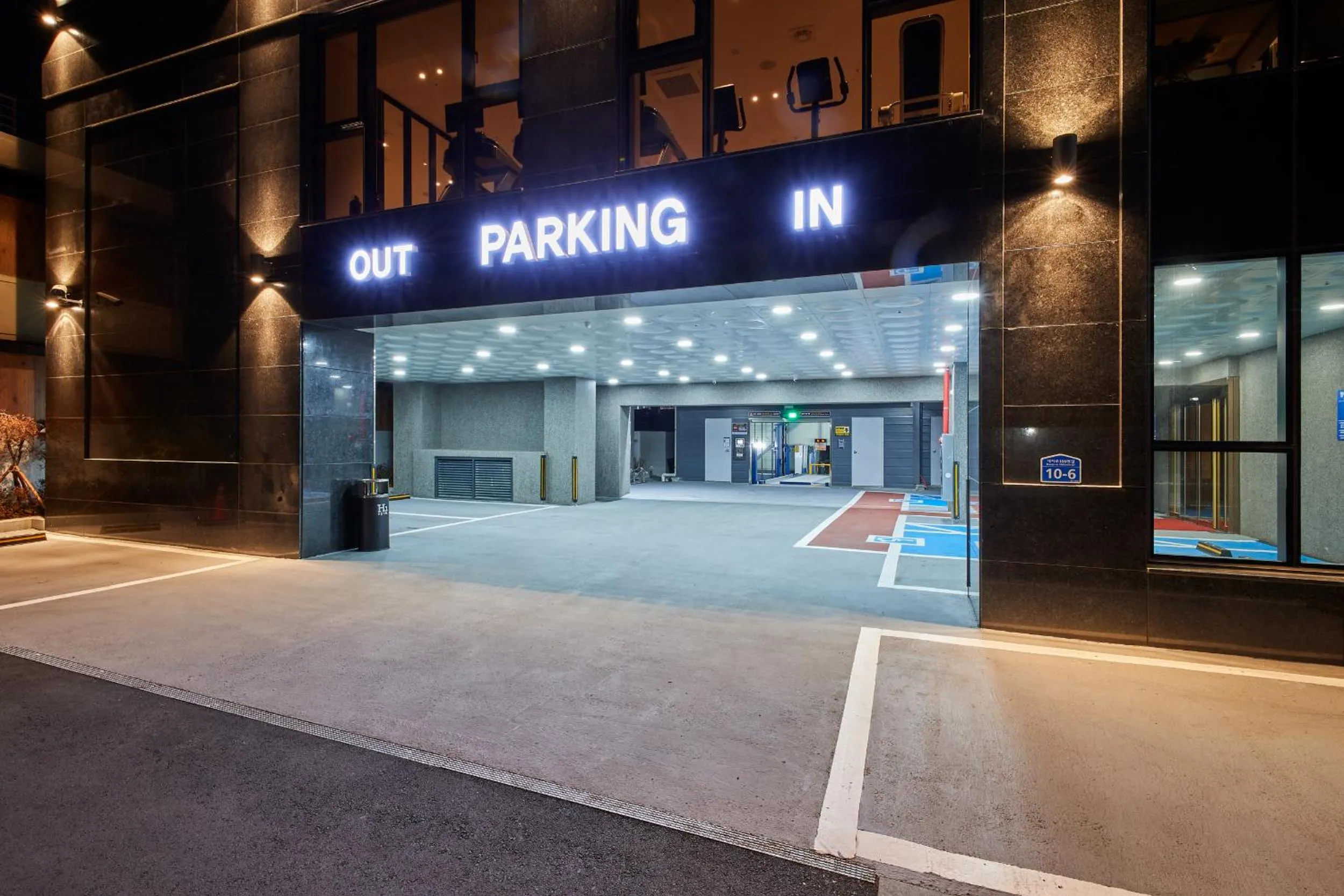 Parking in Gwangju H1 Hotel