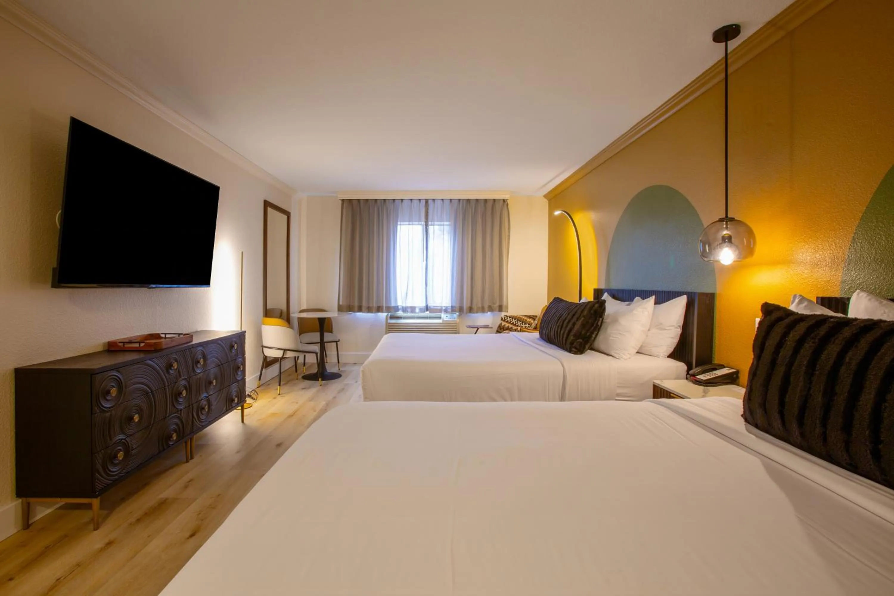 Bedroom, Bed in Arroyo Pinion Hotel, an Ascend Collection Hotel