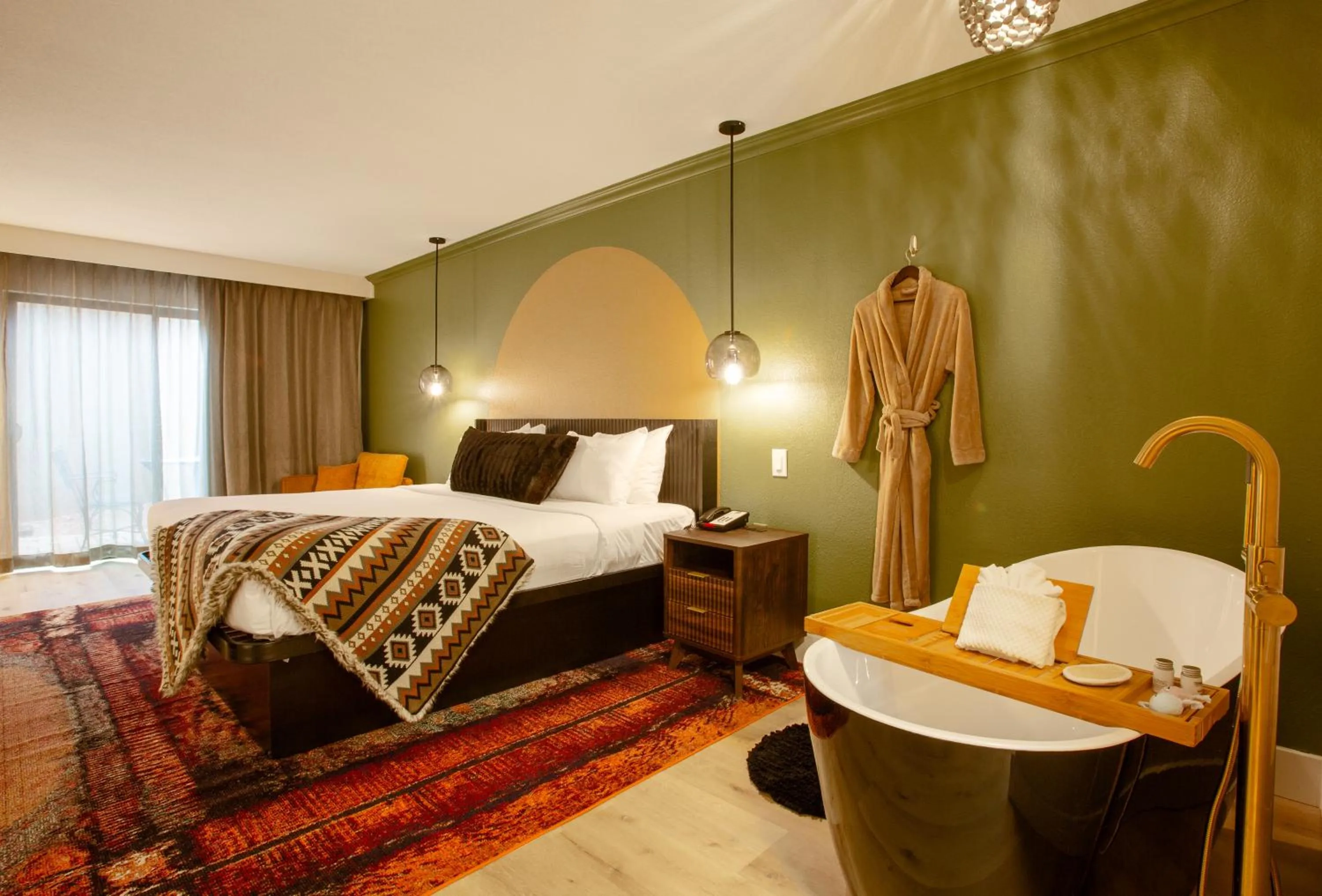 Hot Tub, Bed in Arroyo Pinion Hotel, an Ascend Collection Hotel