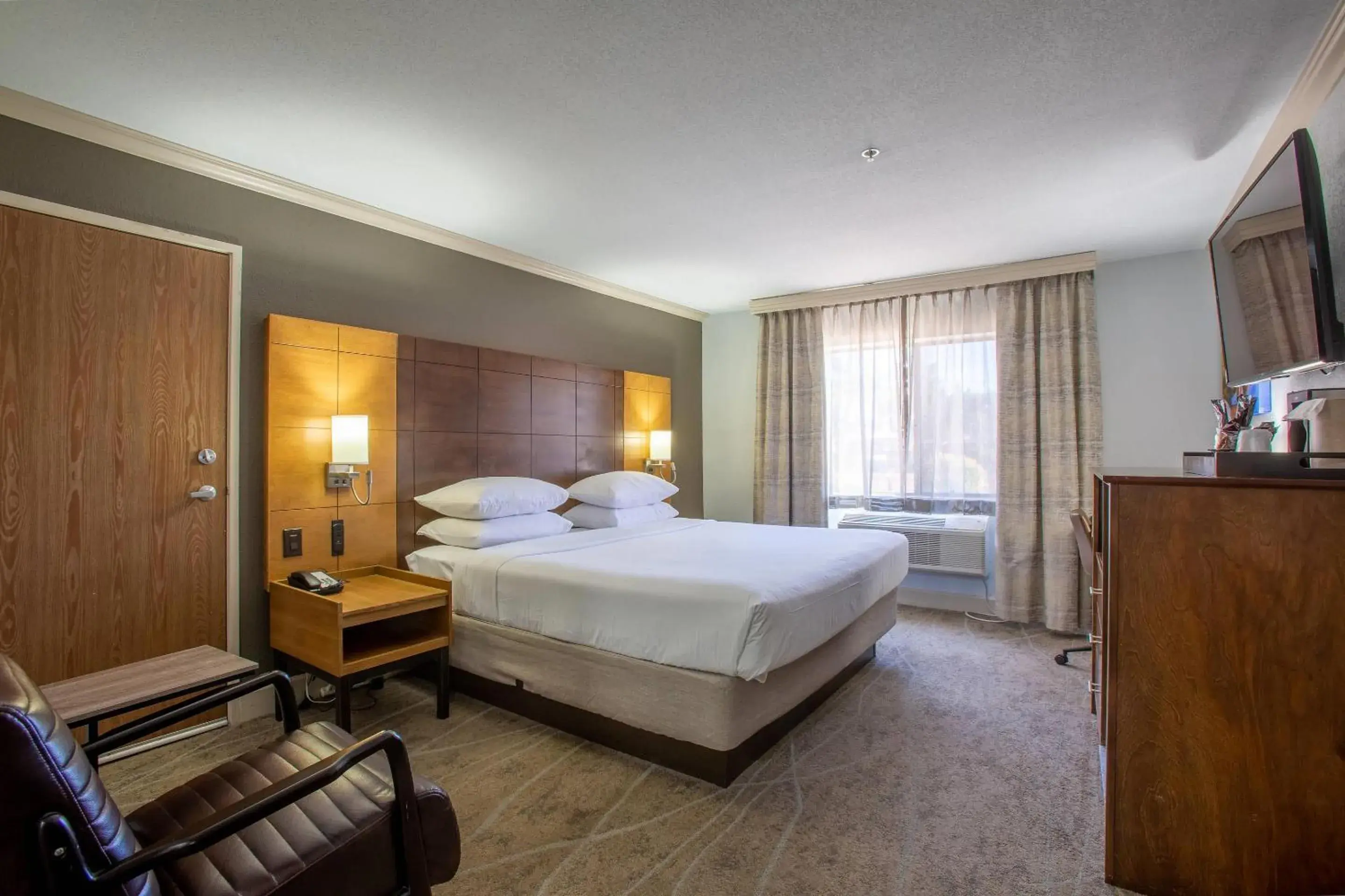 Petite Queen Room - Non-Smoking/1st Floor in Arroyo Pinion Hotel, an Ascend Collection Hotel Petite Queen Room - Non-Smoking/1st Floor in Arroyo Pinion Hotel, an Ascend Collection Hotel