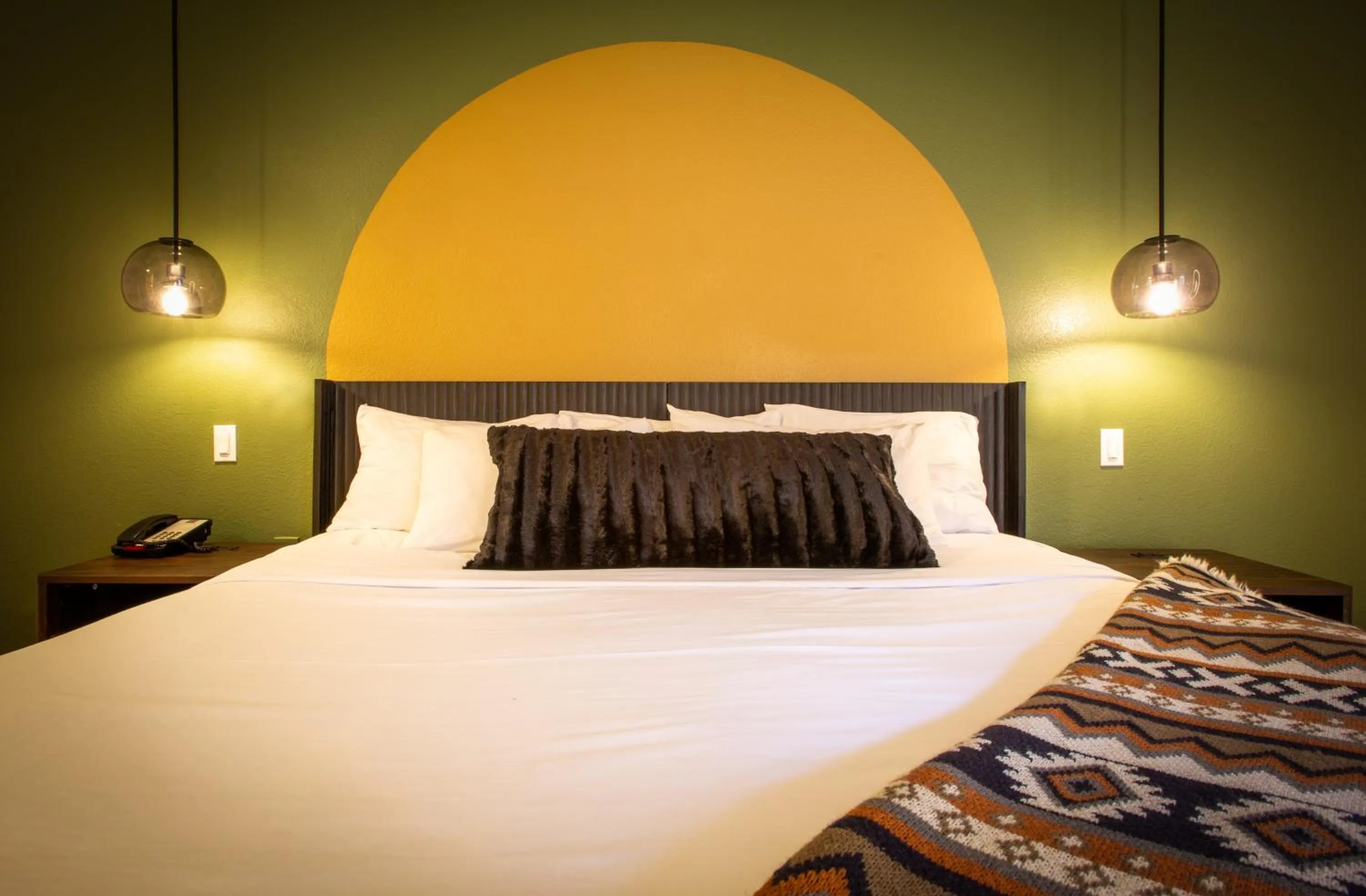 Bed in Arroyo Pinion Hotel, an Ascend Collection Hotel