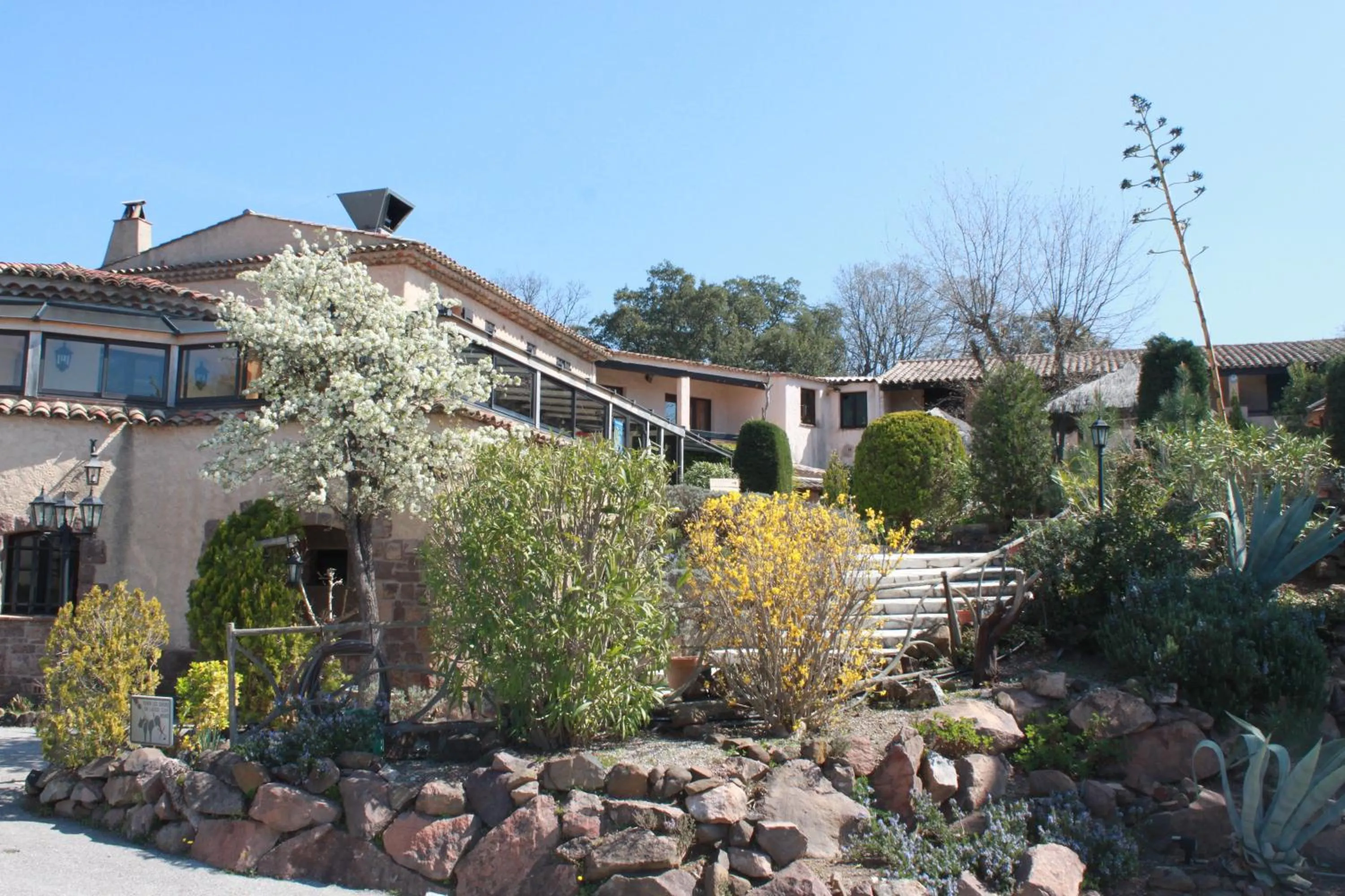 Facade/entrance in L'Estirado des Adrets