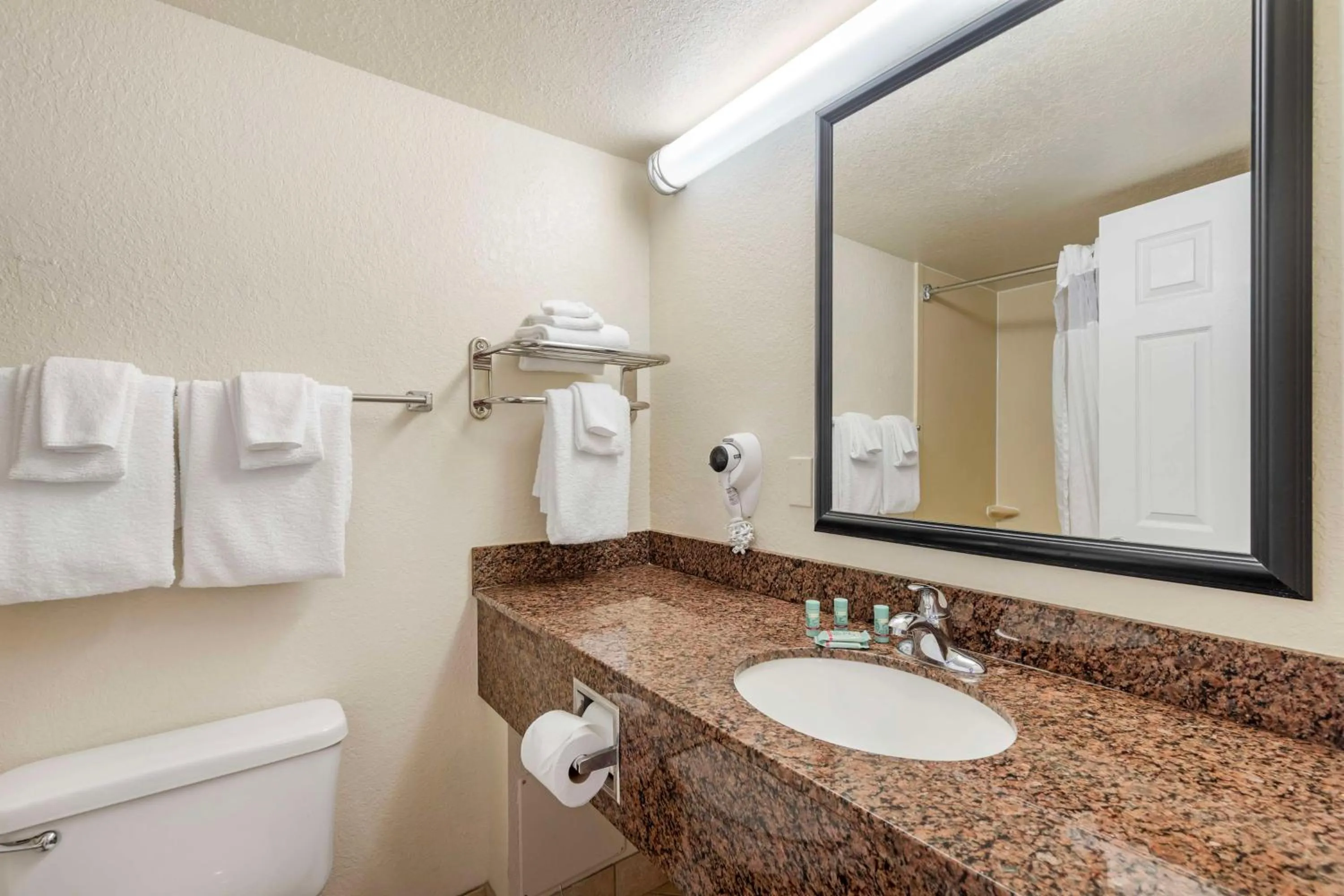 Bathroom in Best Western Cocoa Beach - Port Canaveral