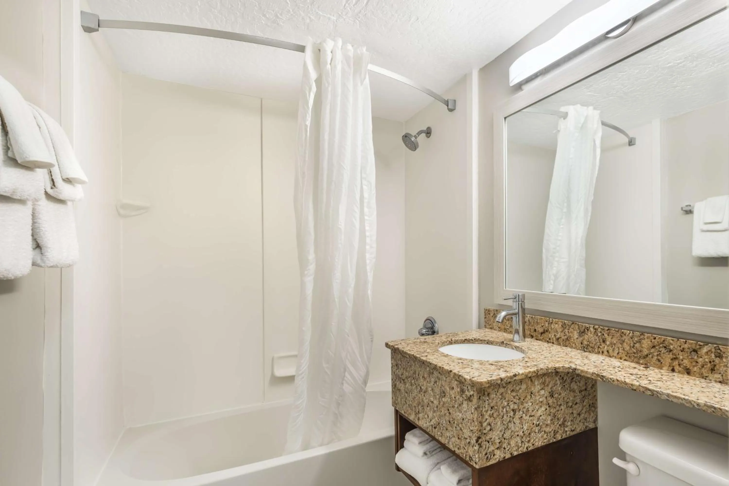 Bathroom in Best Western Cocoa Beach - Port Canaveral