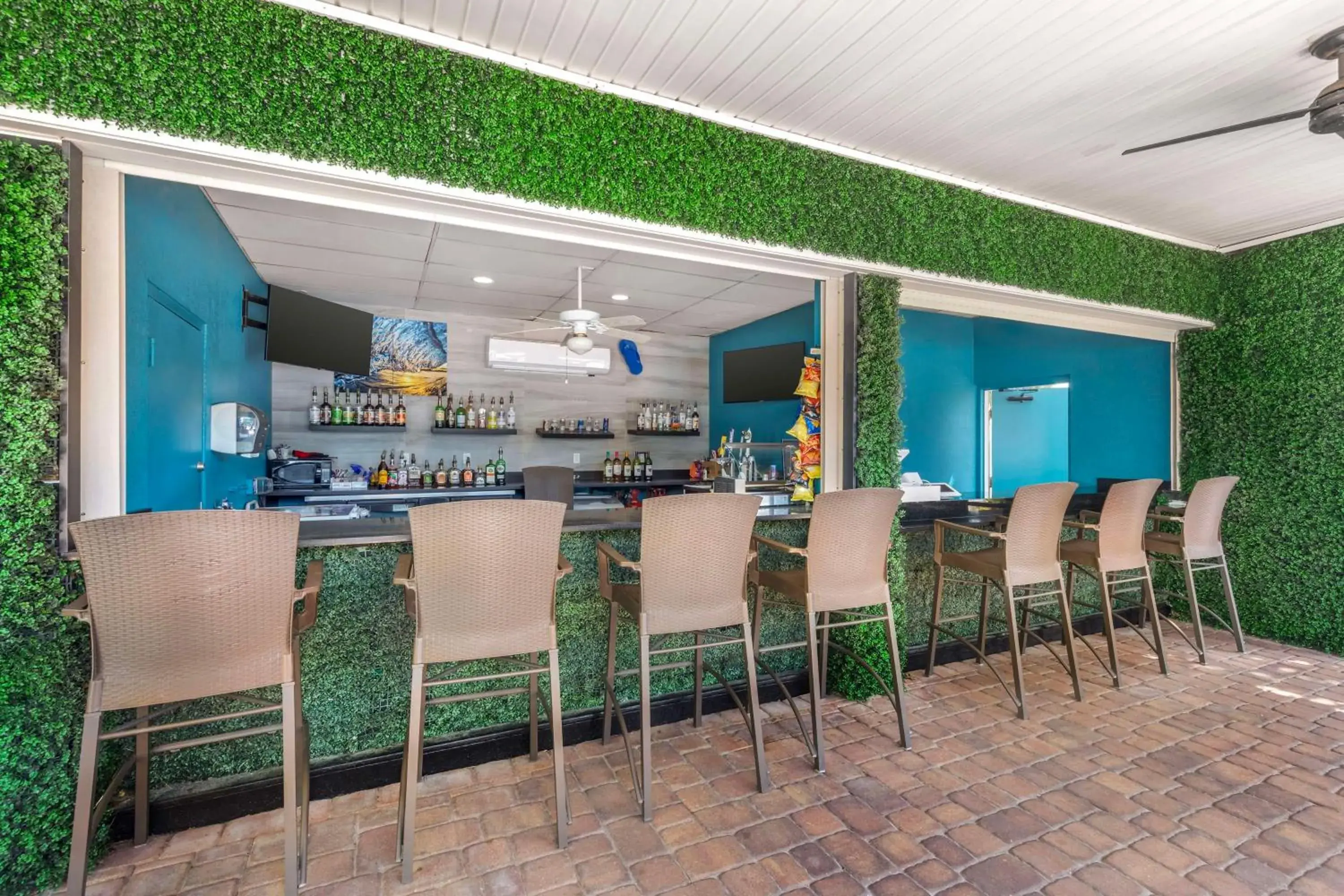 Lounge or bar in Best Western Cocoa Beach - Port Canaveral Lounge or bar in Best Western Cocoa Beach - Port Canaveral