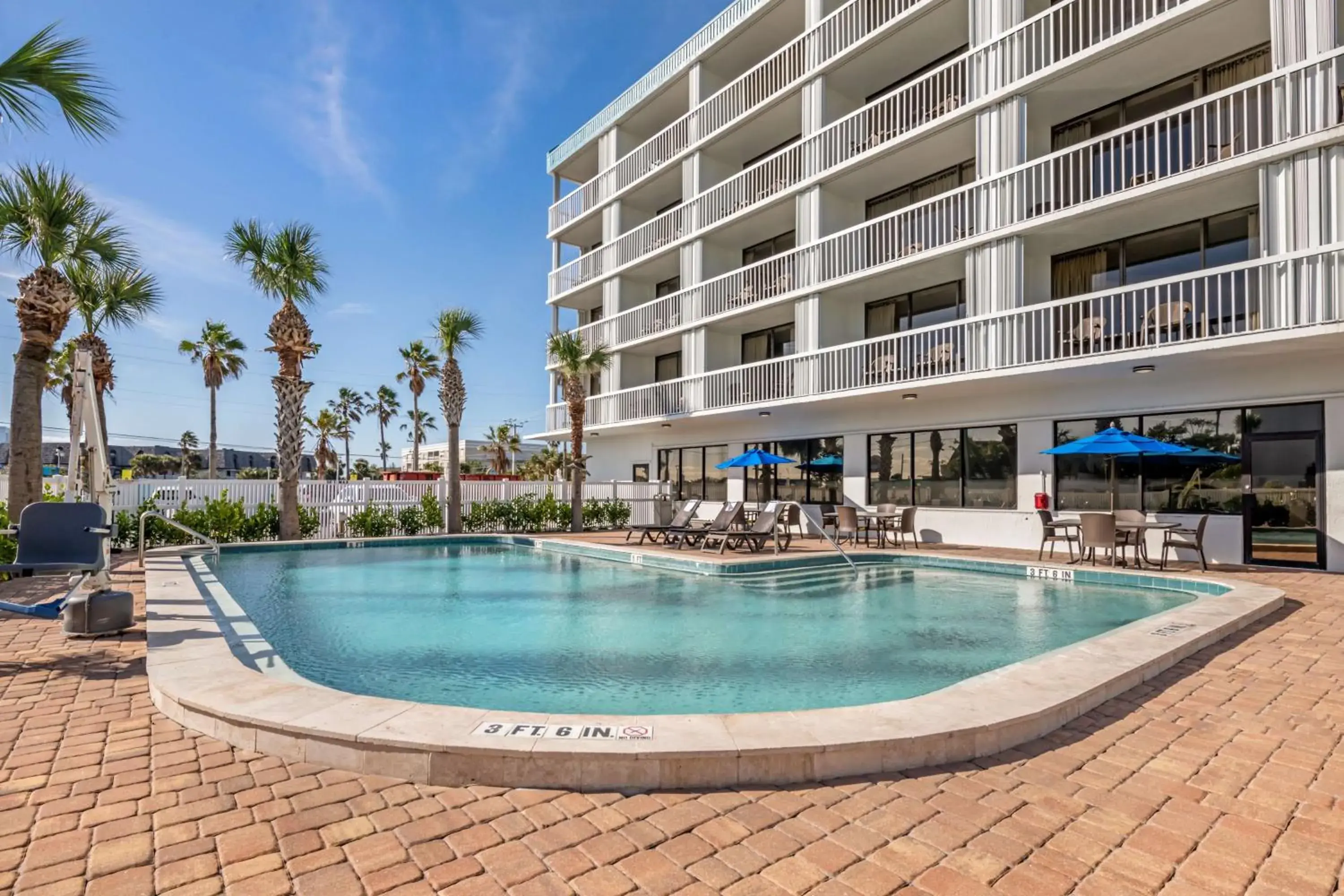 Pool view in Best Western Cocoa Beach - Port Canaveral Pool view in Best Western Cocoa Beach - Port Canaveral