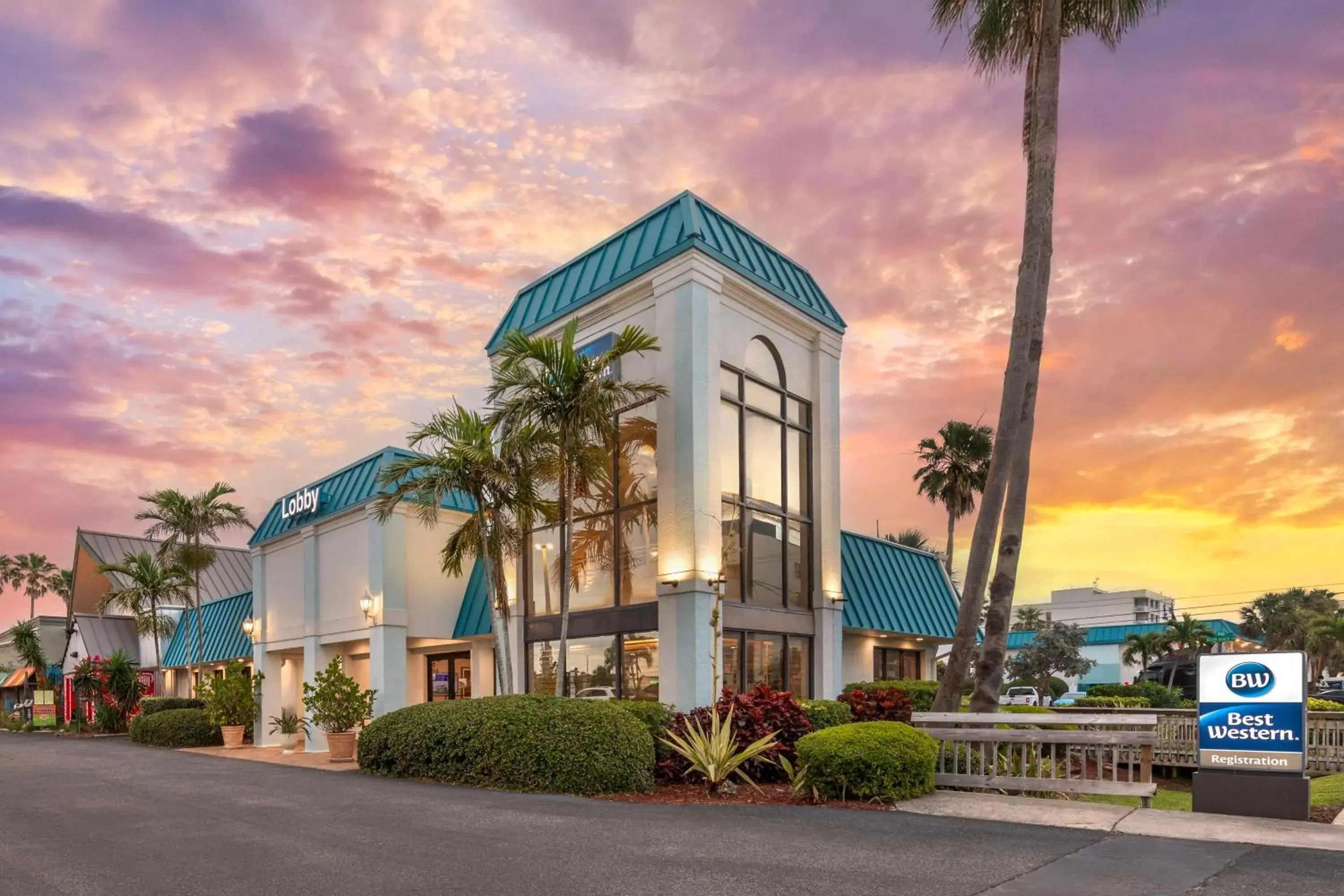 Property building in Best Western Cocoa Beach - Port Canaveral Property building in Best Western Cocoa Beach - Port Canaveral