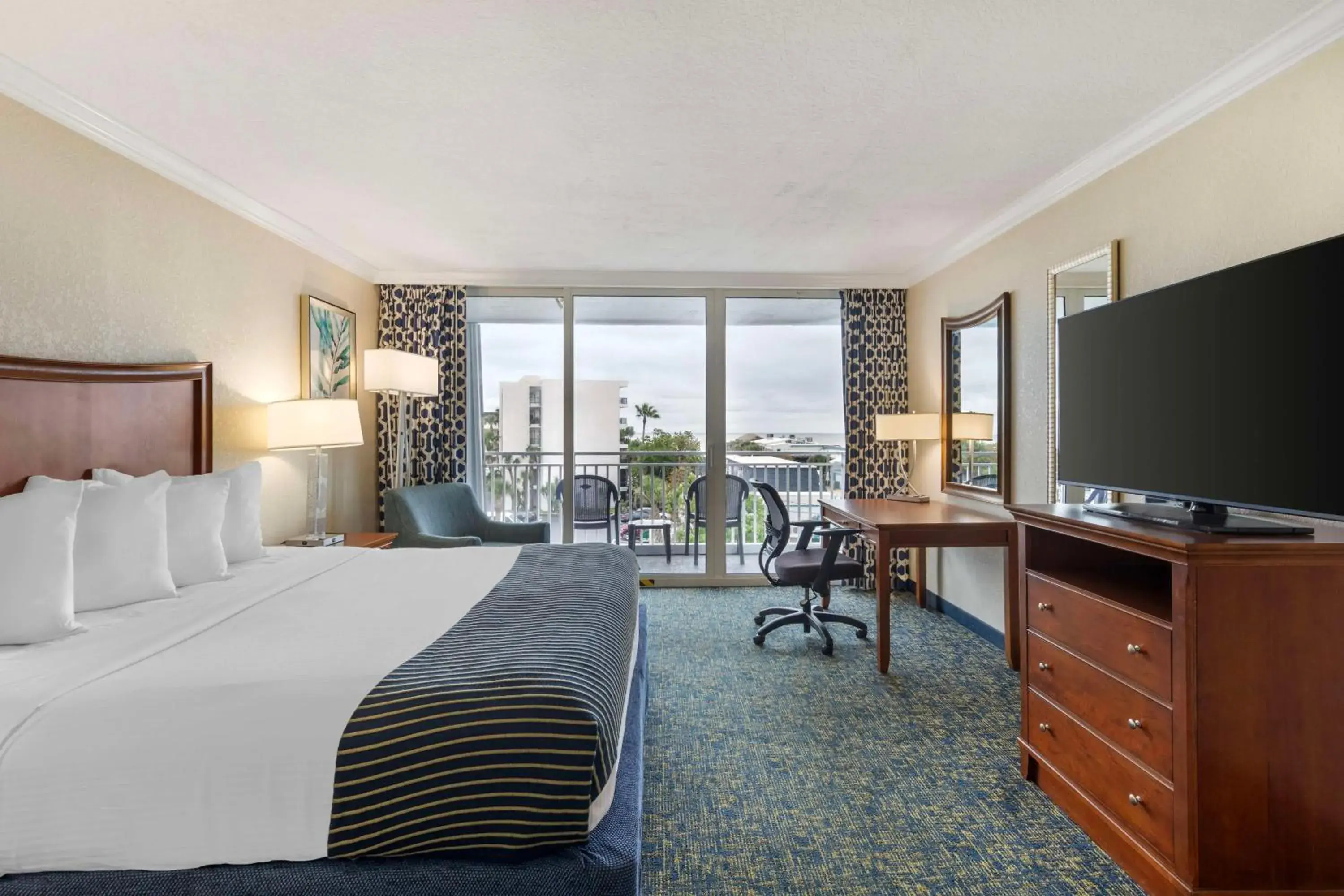 Bedroom, Bed in Best Western Cocoa Beach - Port Canaveral Bedroom, Bed in Best Western Cocoa Beach - Port Canaveral