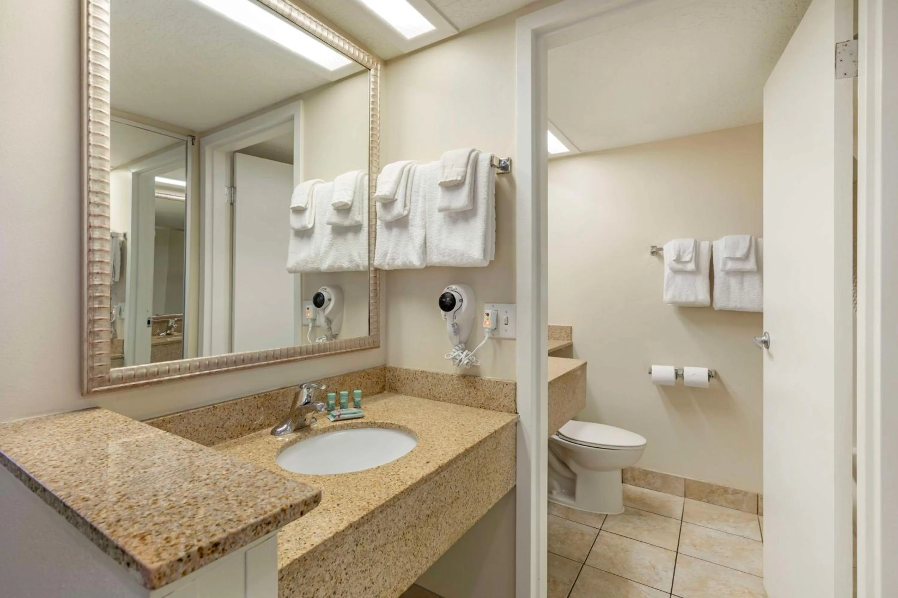 Bathroom in Best Western Cocoa Beach - Port Canaveral