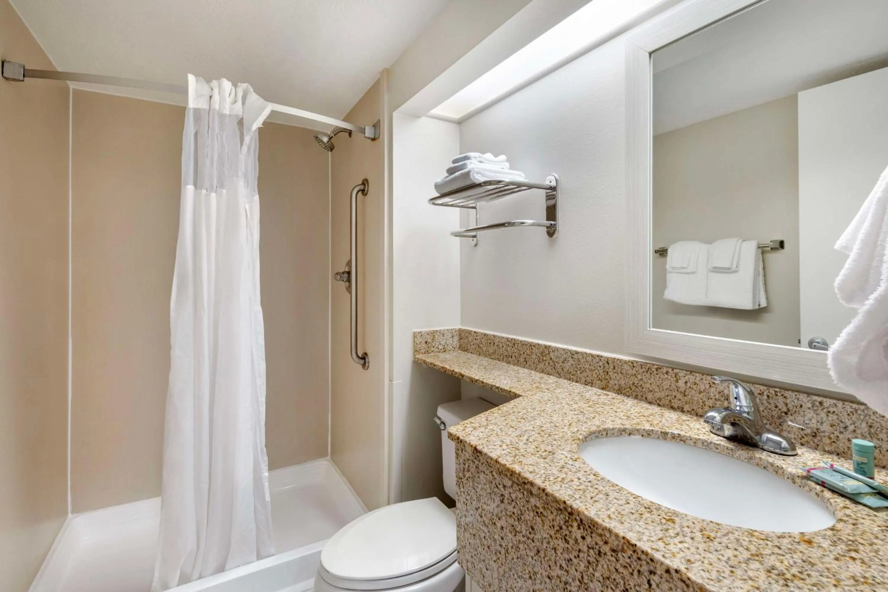 Bathroom in Best Western Cocoa Beach - Port Canaveral
