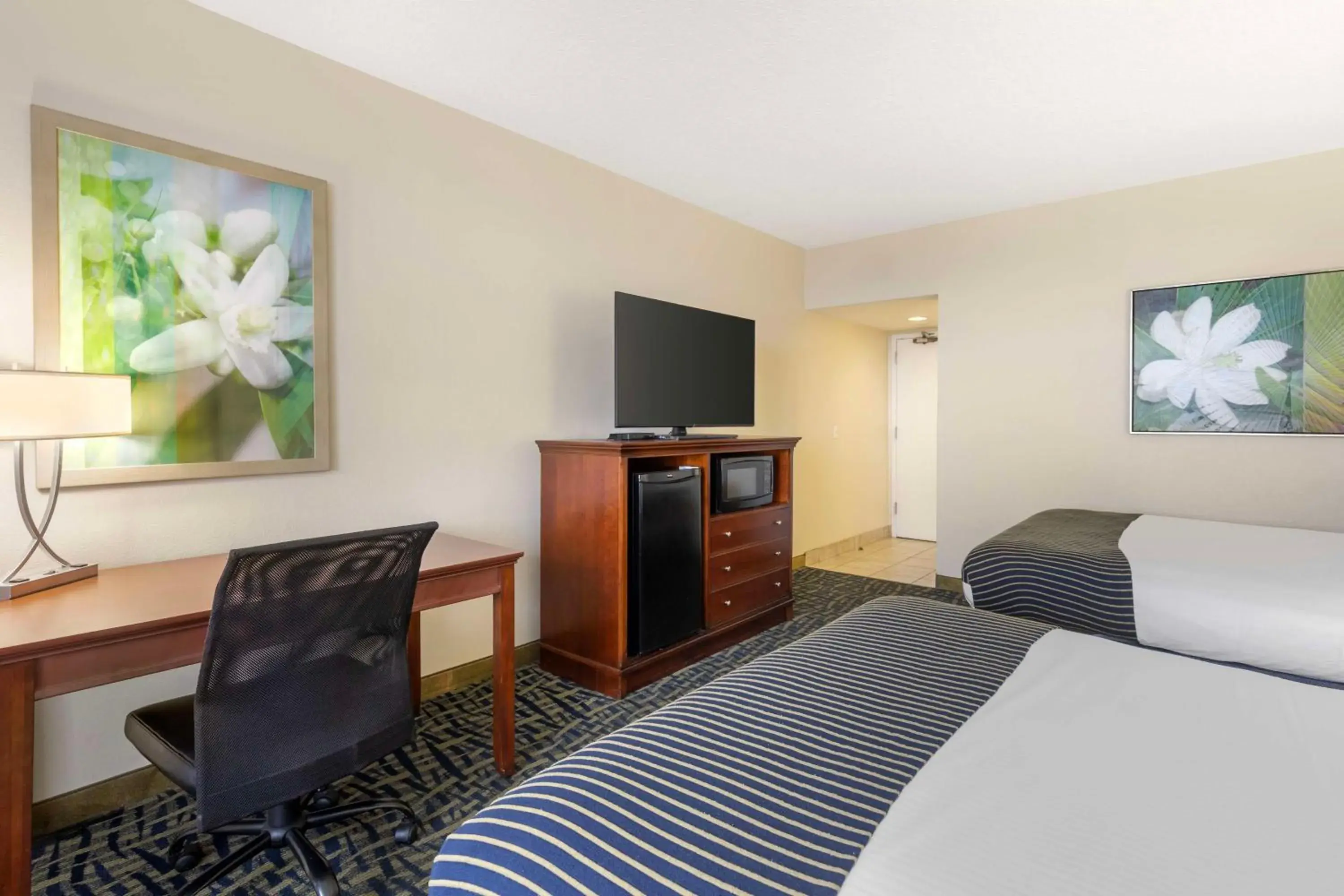 Bedroom, Bed in Best Western Cocoa Beach - Port Canaveral Bedroom, Bed in Best Western Cocoa Beach - Port Canaveral