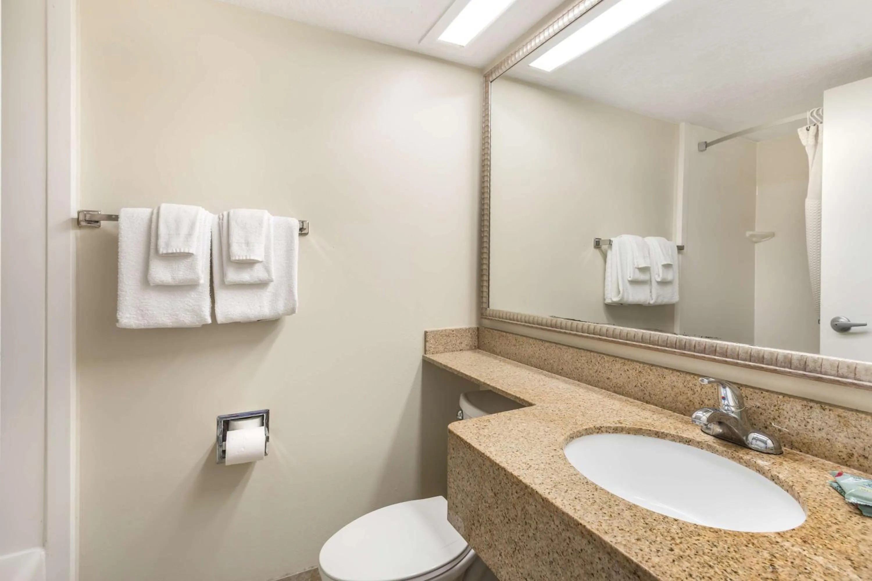 Bathroom in Best Western Cocoa Beach - Port Canaveral