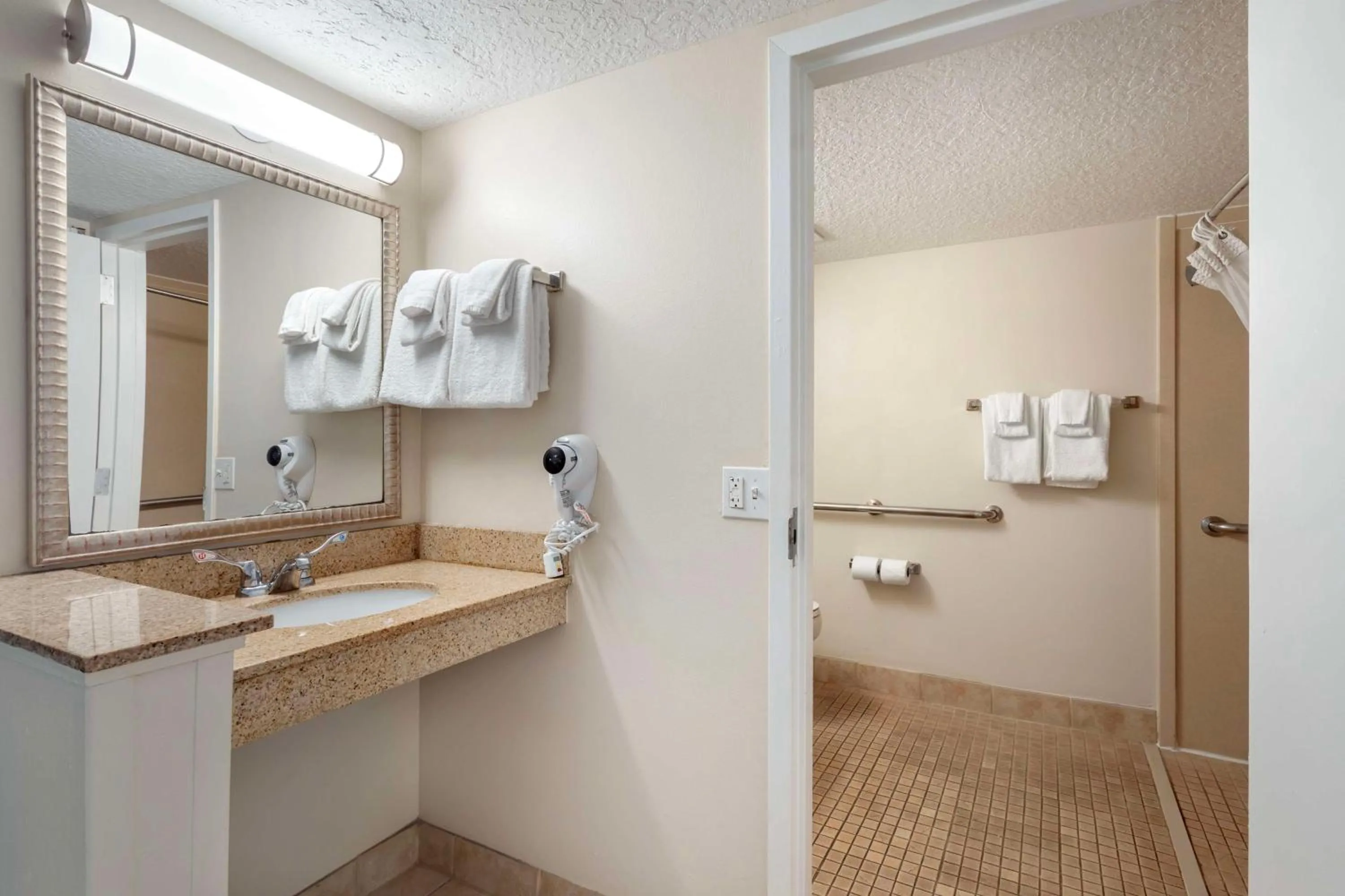 Bathroom in Best Western Cocoa Beach - Port Canaveral