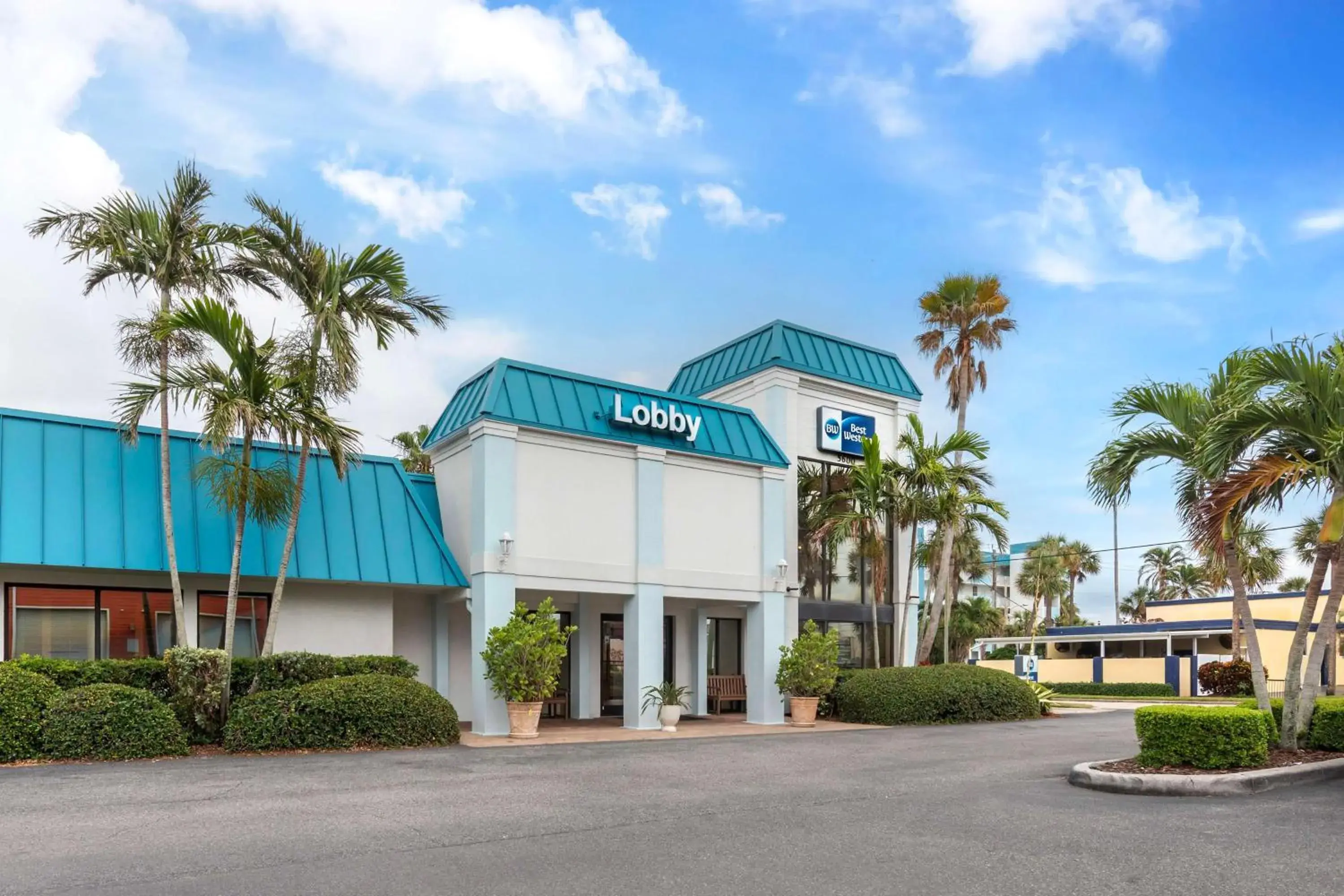 Property building in Best Western Cocoa Beach - Port Canaveral Property building in Best Western Cocoa Beach - Port Canaveral