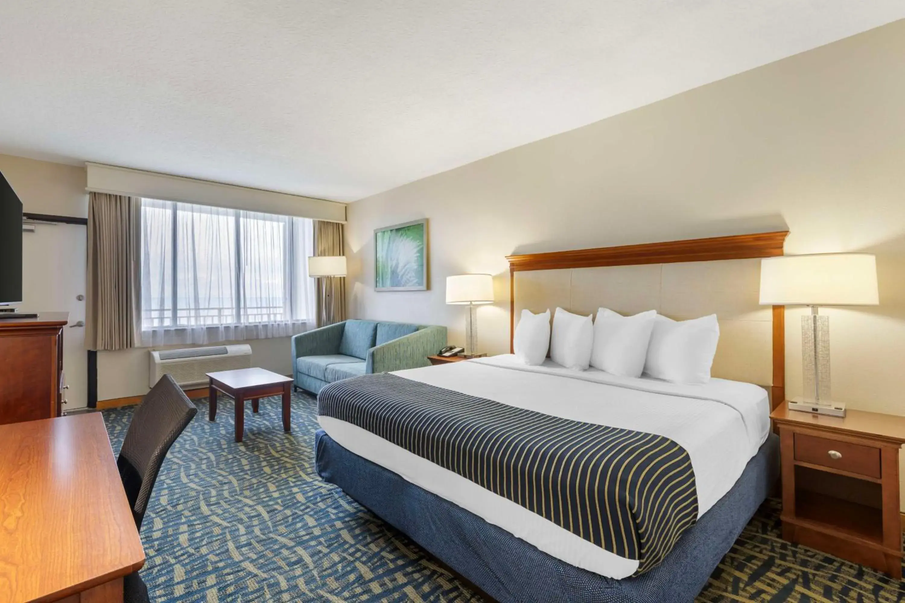 Bedroom, Bed in Best Western Cocoa Beach - Port Canaveral Bedroom, Bed in Best Western Cocoa Beach - Port Canaveral