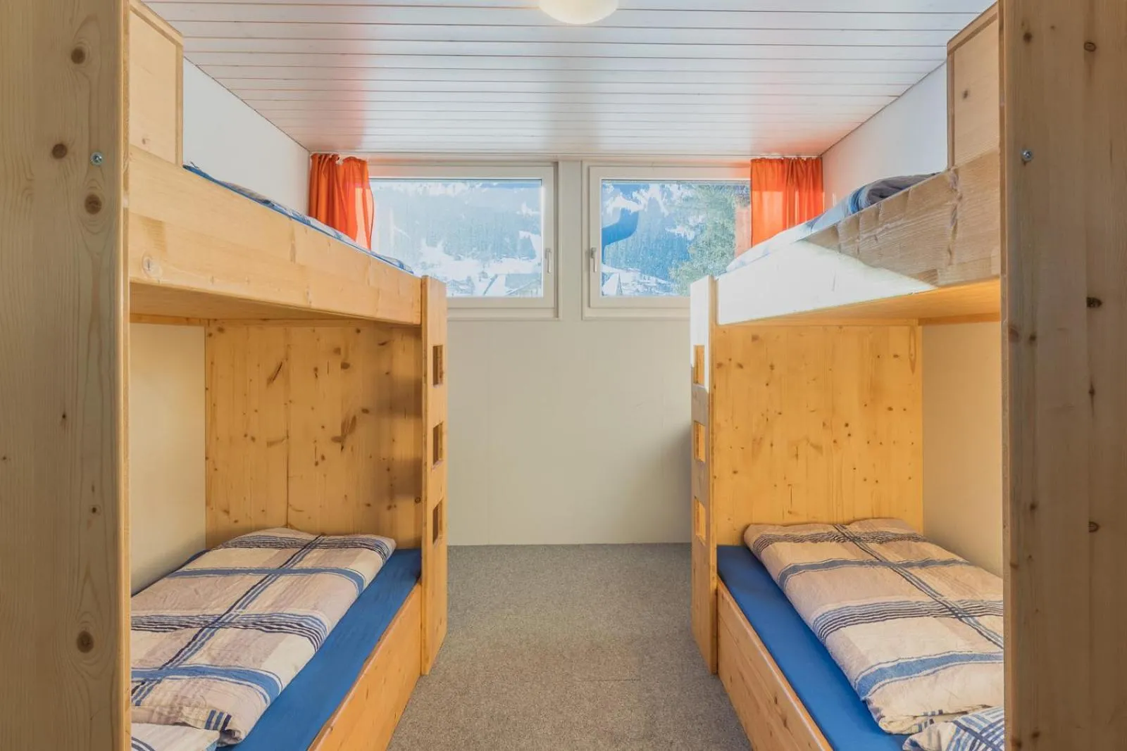 Photo of the whole room, Bed in Mountain Lodge Backpackercamp