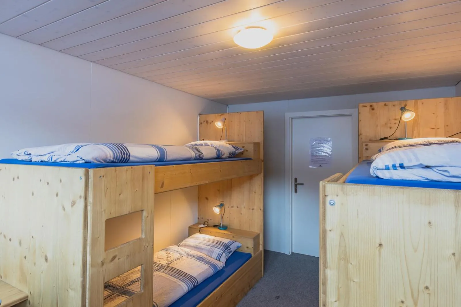 Photo of the whole room, Bed in Mountain Lodge Backpackercamp