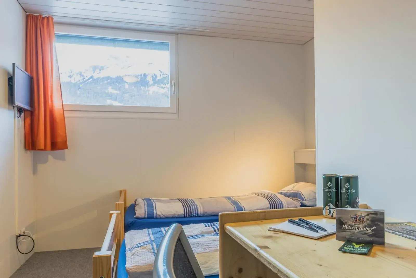 Twin Room with Shared Bathroom - single occupancy in Mountain Lodge Backpackercamp Twin Room with Shared Bathroom - single occupancy in Mountain Lodge Backpackercamp