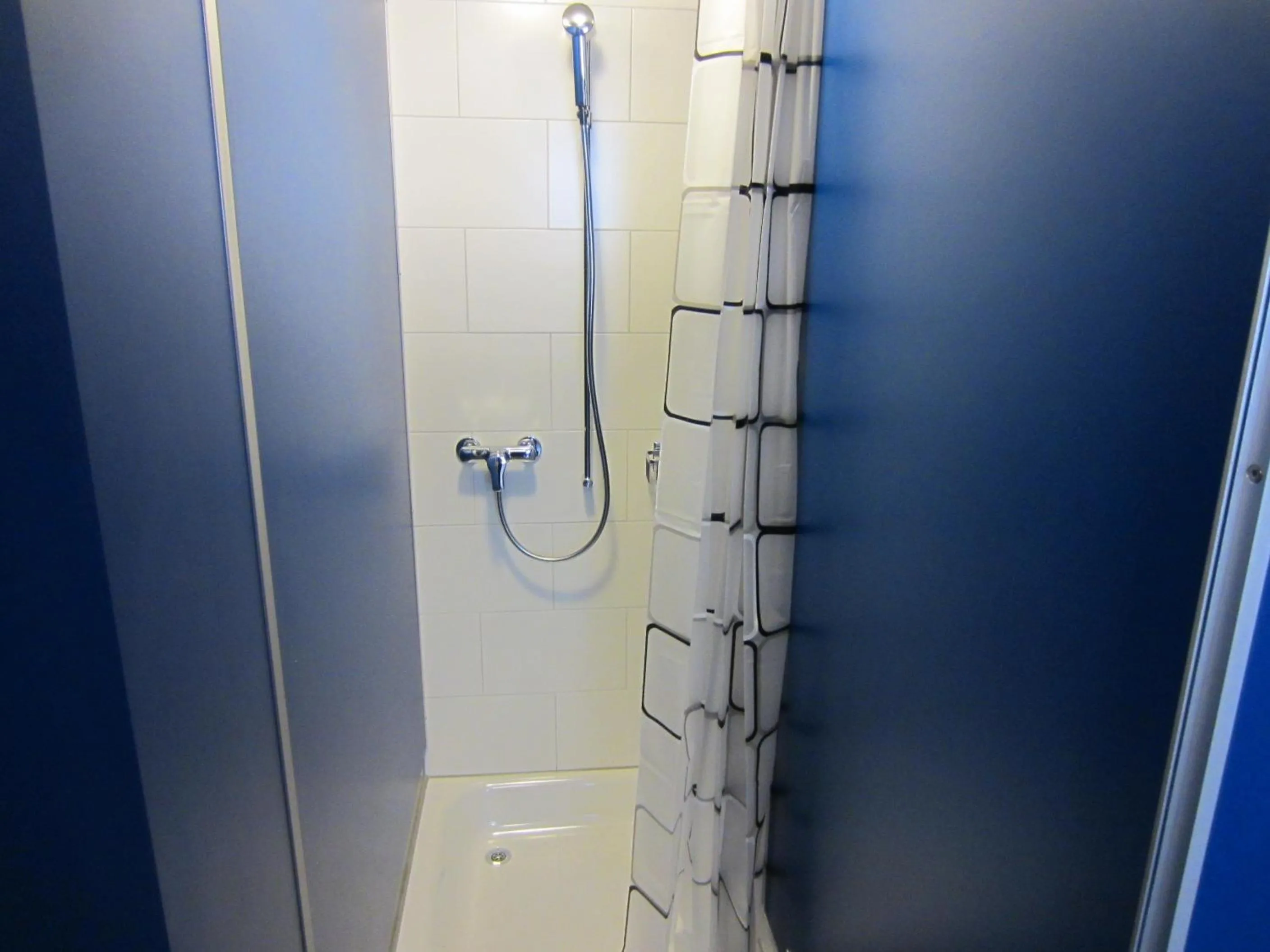 Shower in Mountain Lodge Backpackercamp