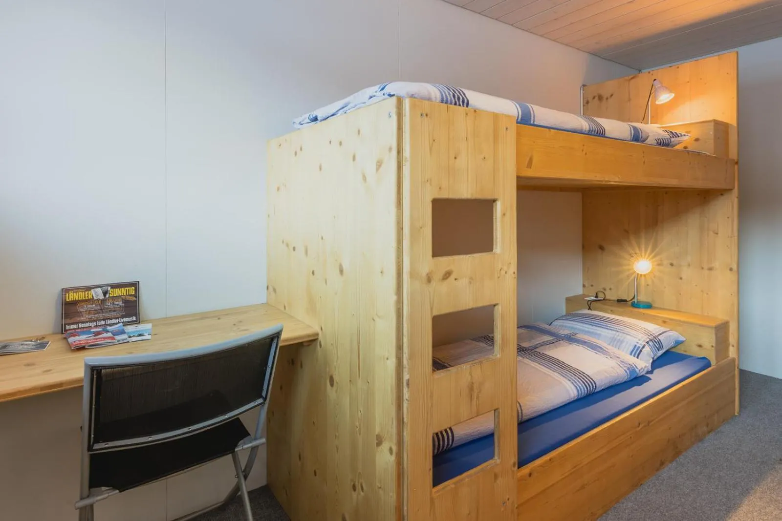 Photo of the whole room, Bed in Mountain Lodge Backpackercamp