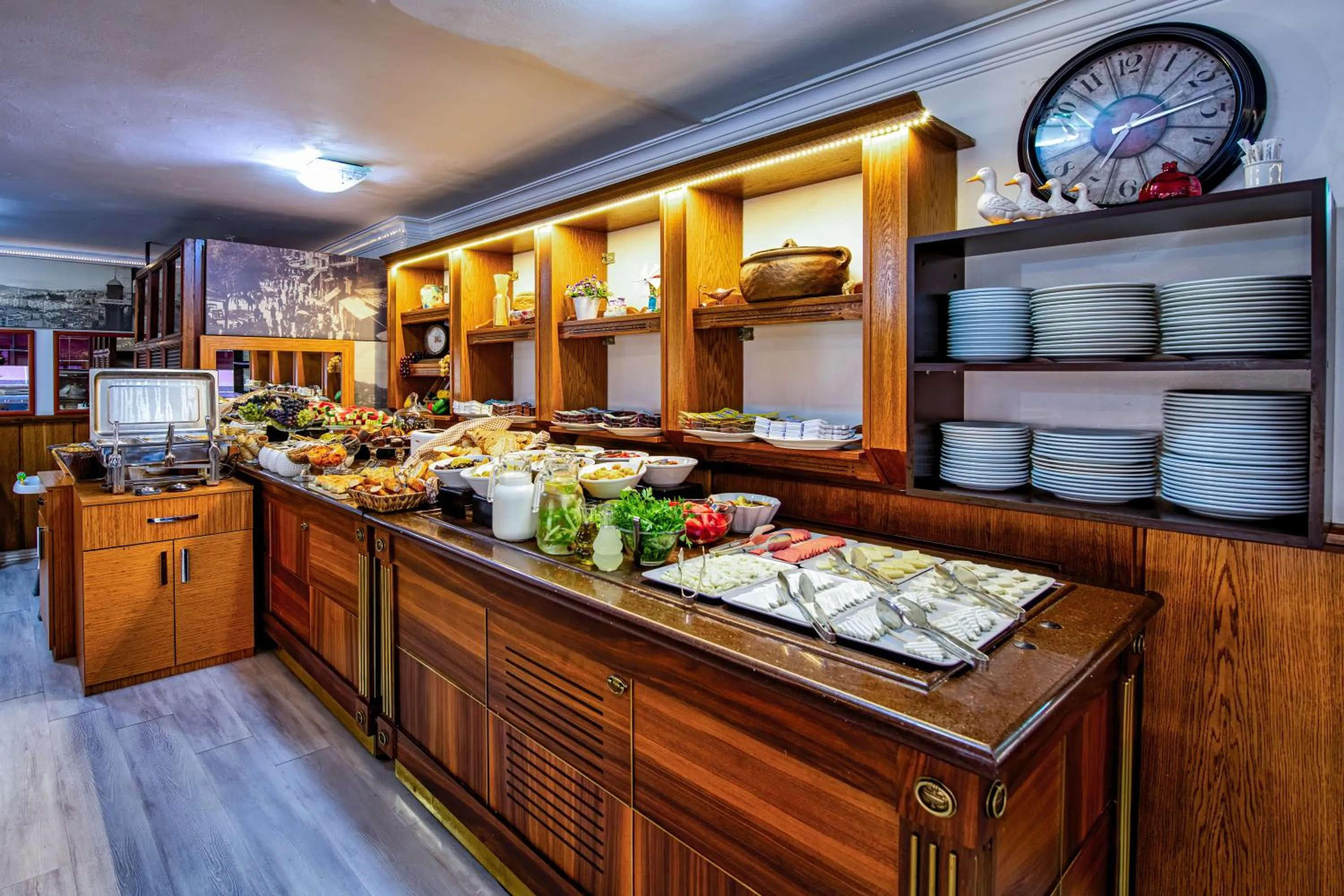 Restaurant/places to eat in Kozan City Hotel