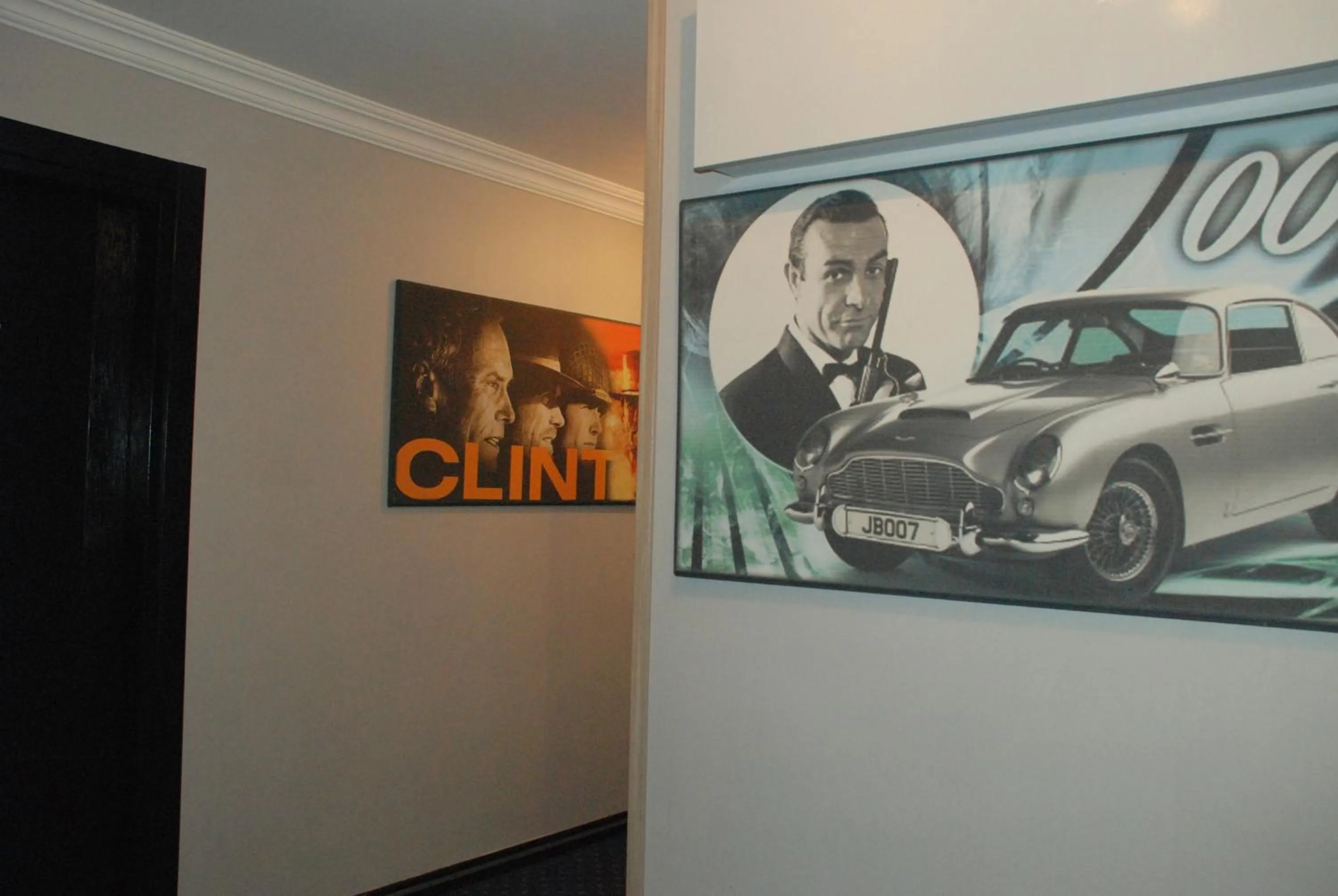 Communal lounge/ TV room in Kozan City Hotel