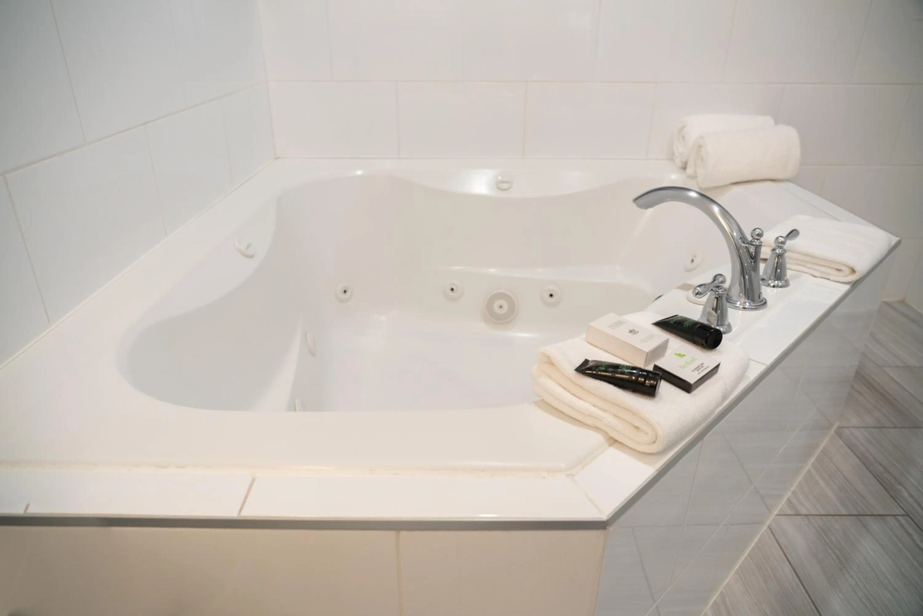 Bath in Red Carpet Inn