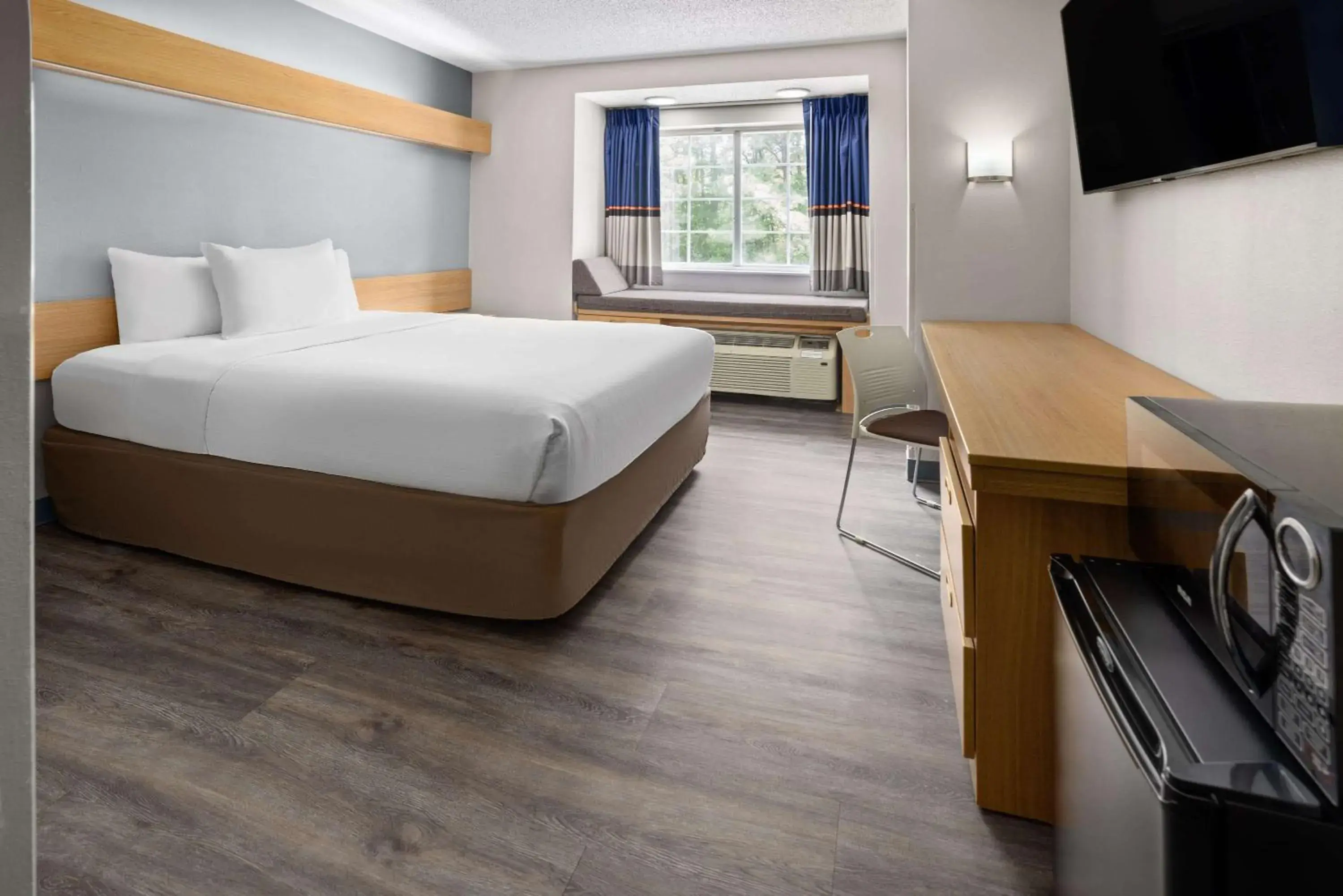 Photo of the whole room, Bed in Microtel Inn by Wyndham Raleigh-Durham Airport Photo of the whole room, Bed in Microtel Inn by Wyndham Raleigh-Durham Airport