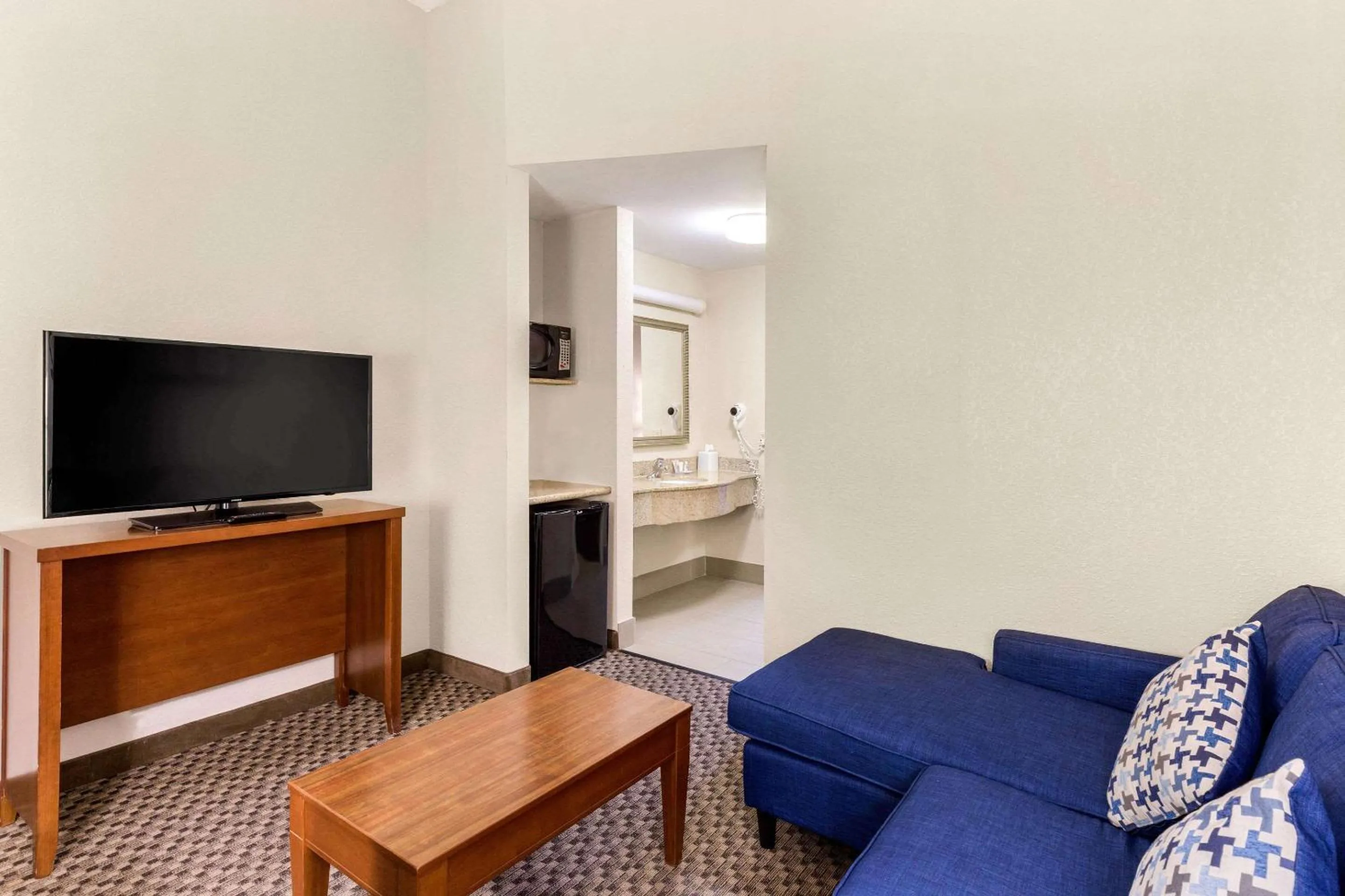 Bedroom in Comfort Suites Elkridge Columbia Gateway