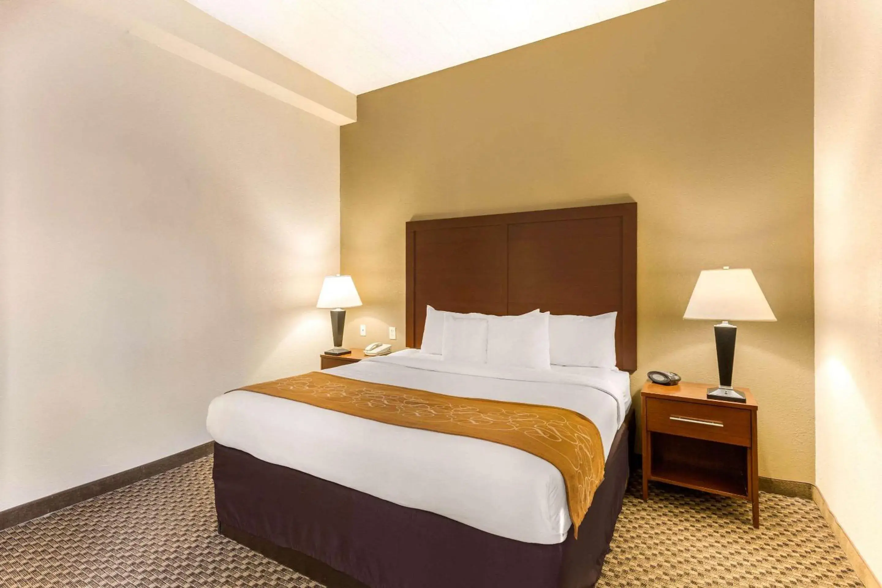 Bedroom, Bed in Comfort Suites Columbia Gateway Bedroom, Bed in Comfort Suites Columbia Gateway