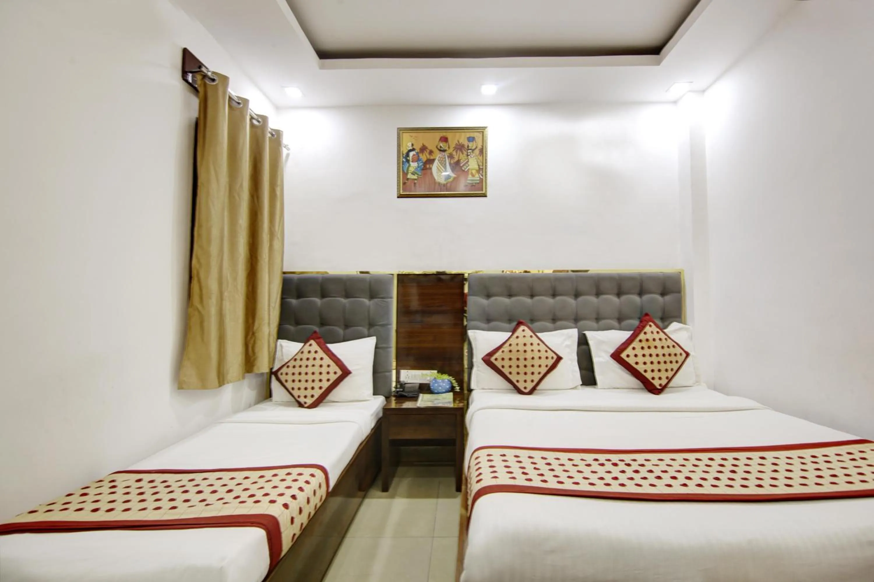 Bedroom, Bed in Hotel Dreamland Dx-5 Mints walk From New Delhi Railways Station
