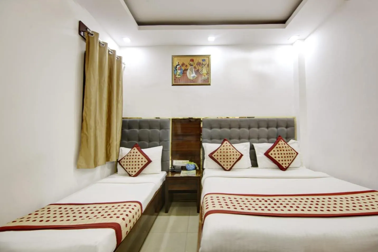Bedroom, Bed in Hotel Dreamland Dx-5 Mints walk From New Delhi Railways Station