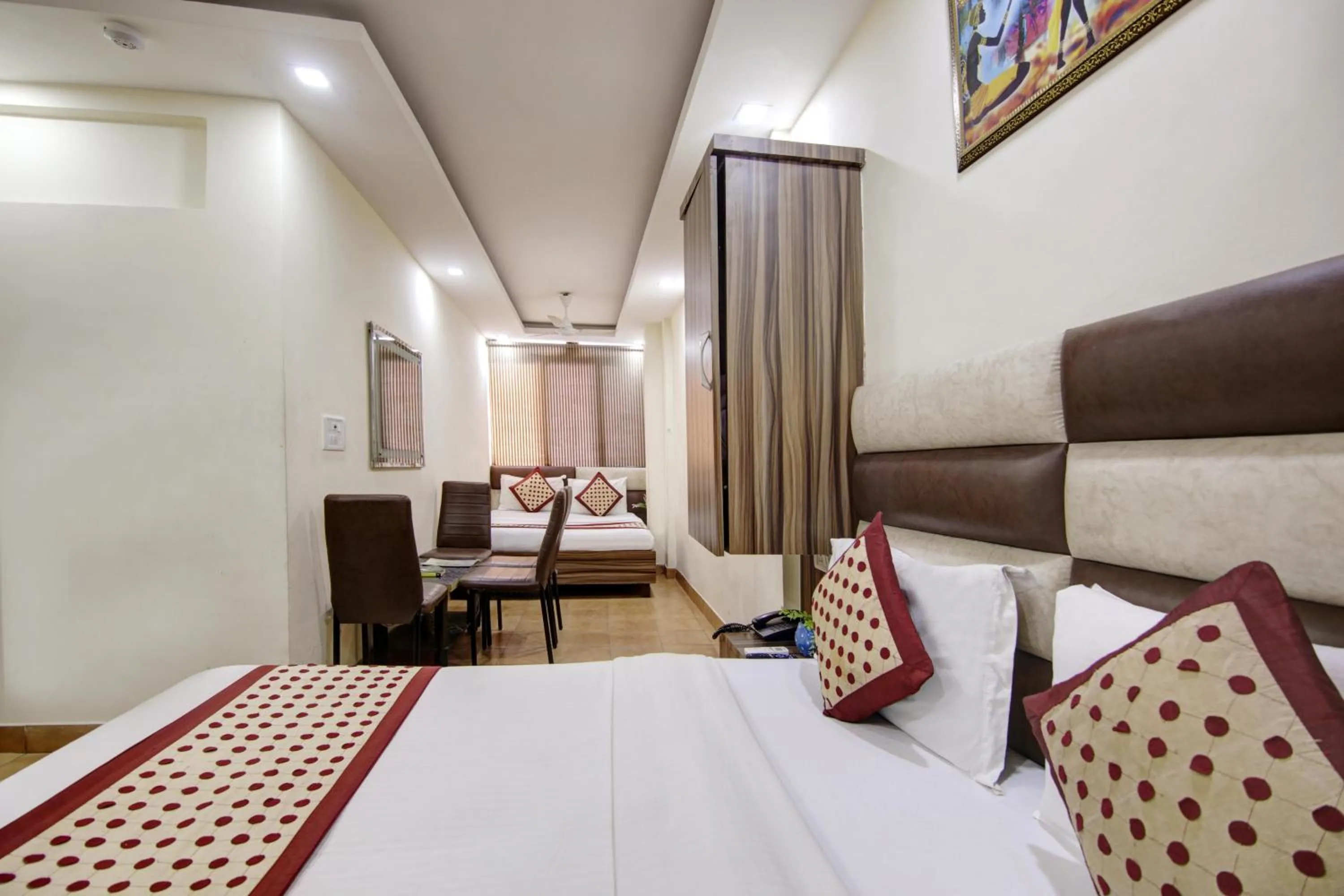 Photo of the whole room, Bed in Hotel Dreamland Dx-5 Mints walk From New Delhi Railways Station