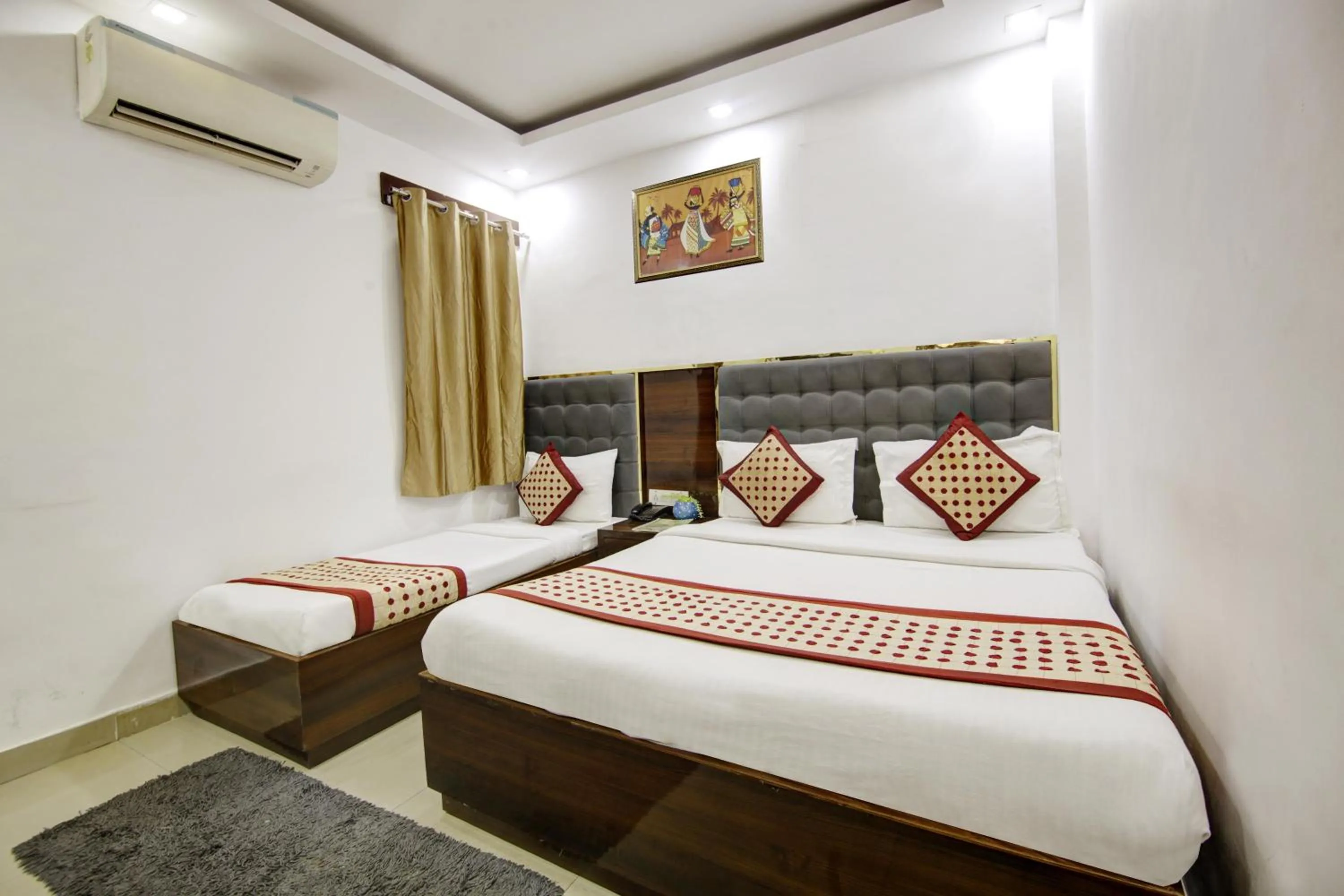 Bed in Hotel Dreamland Dx-5 Mints walk From New Delhi Railways Station