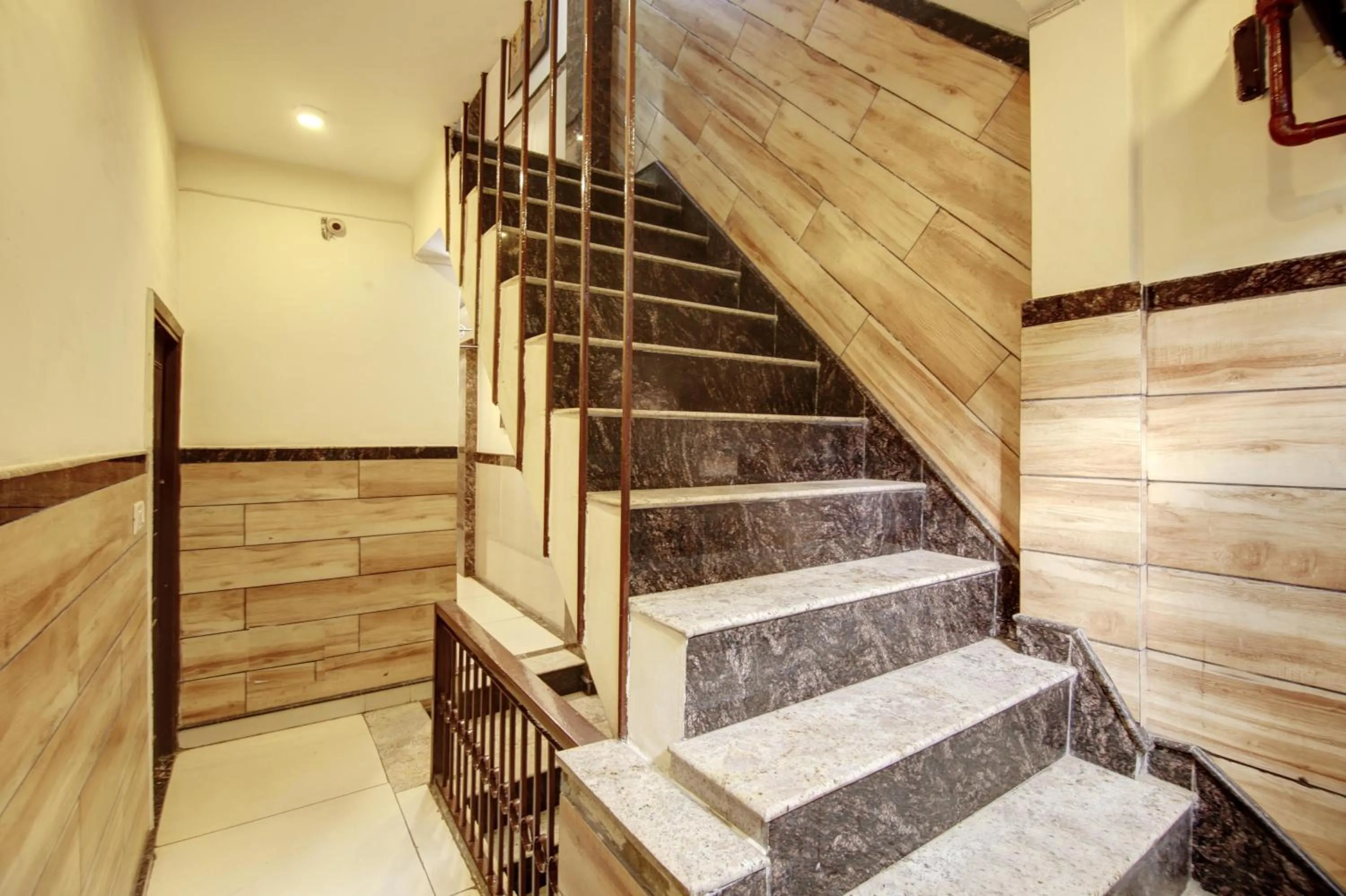 Property building in Hotel Dreamland Dx-5 Mints walk From New Delhi Railways Station