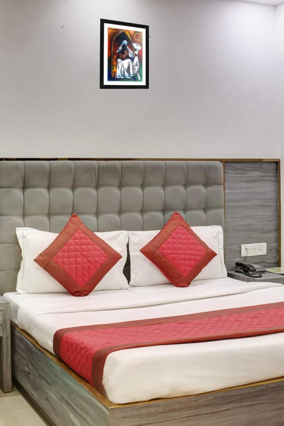 Bed in Hotel Dreamland Dx-5 Mints walk From New Delhi Railways Station