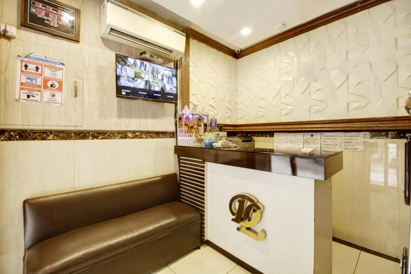 Lobby or reception in Hotel Dreamland Dx-5 Mints walk From New Delhi Railways Station